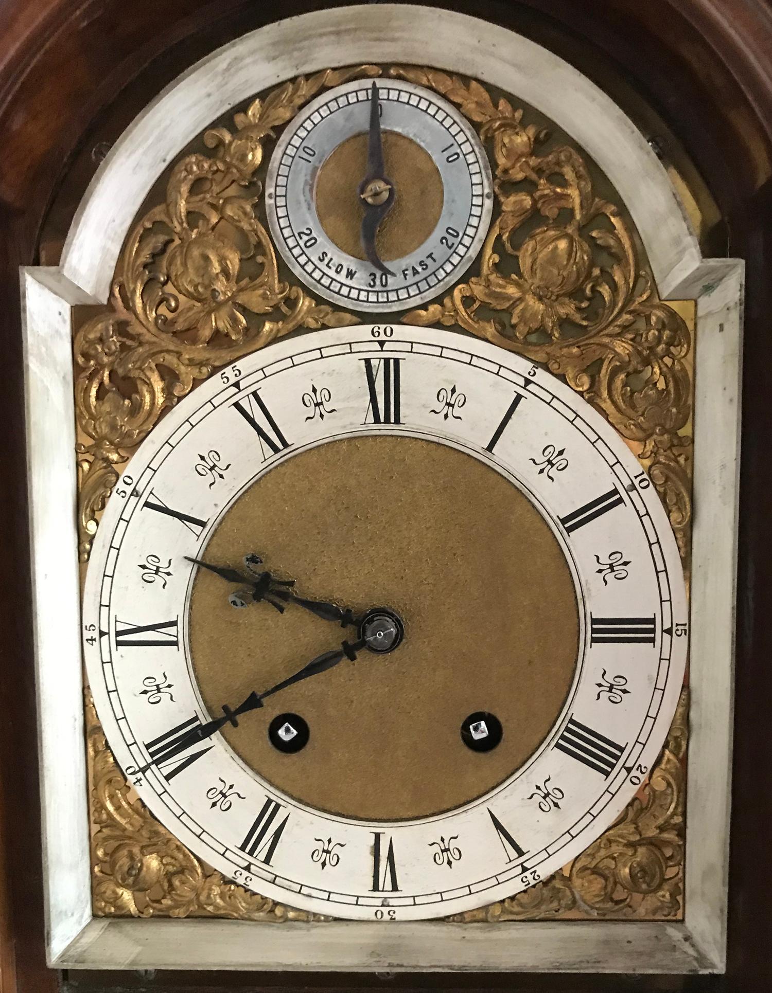 A fine quality quarter chiming burr walnut Lenzkirch bracket clock, late 19th century.

Lenzkirch clocks are considered to be the finest of the Victorian German makers and they are always of excellent quality.

The walnut veneered case has blue