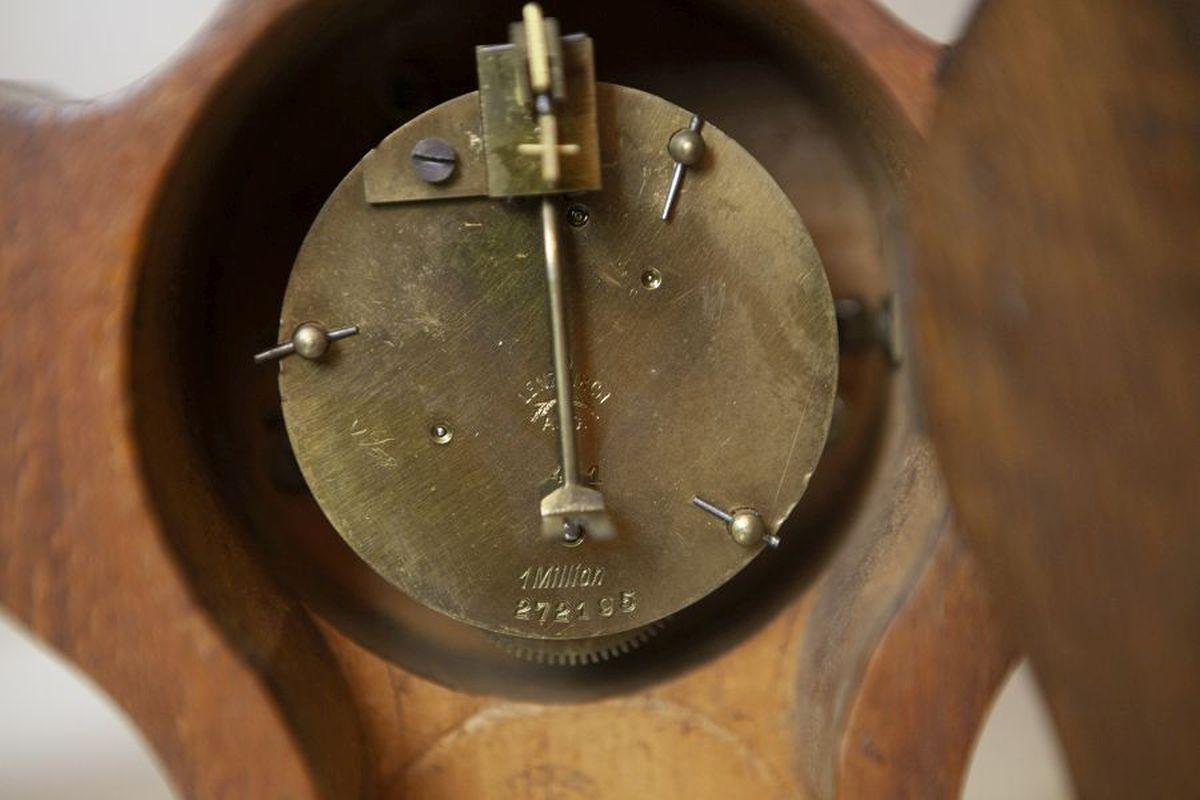 Lenzkirch Mantel Clock in Walnut Case, Early 20th Century For Sale 5