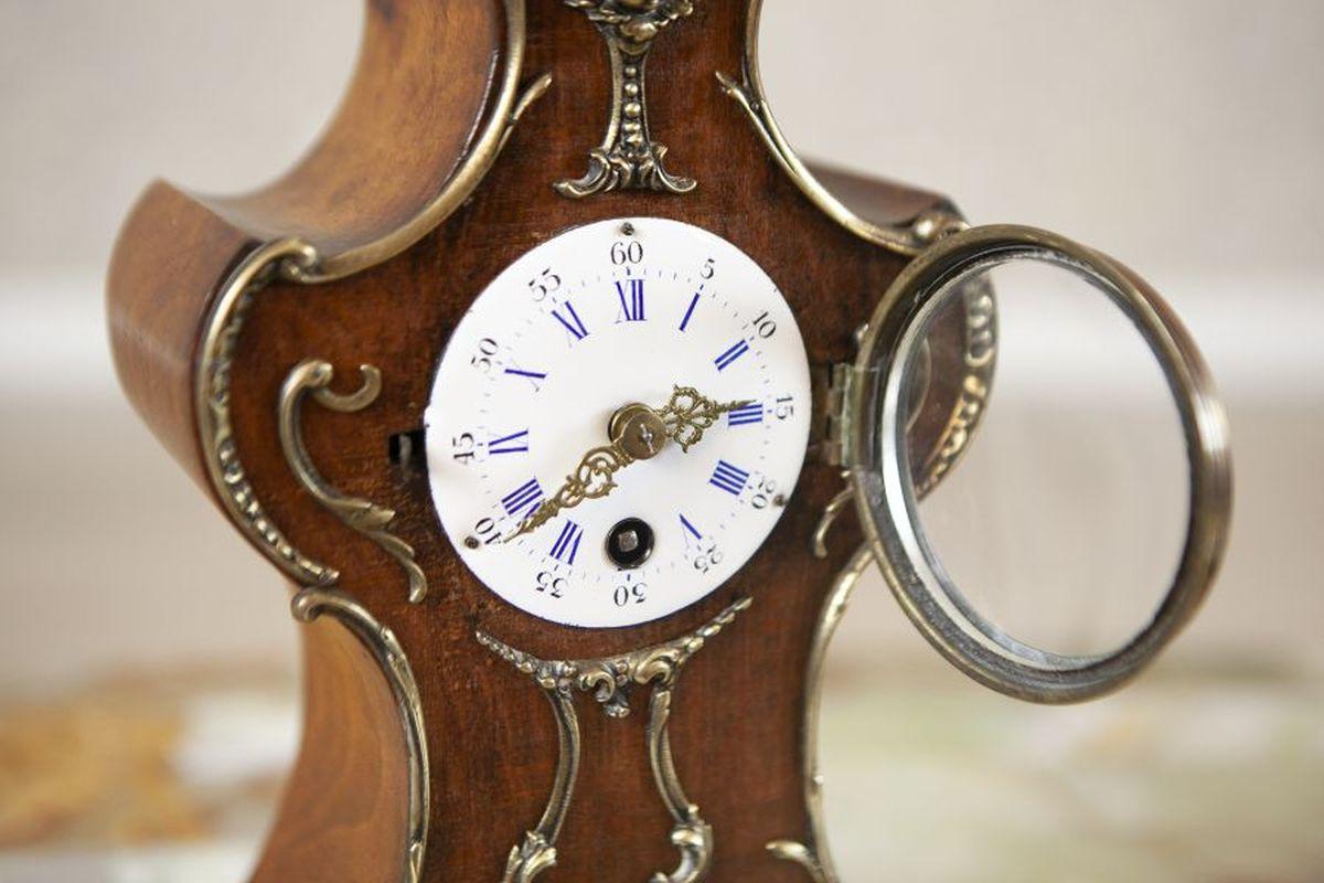 Lenzkirch Mantel Clock in Walnut Case, Early 20th Century In Good Condition For Sale In Opole, PL