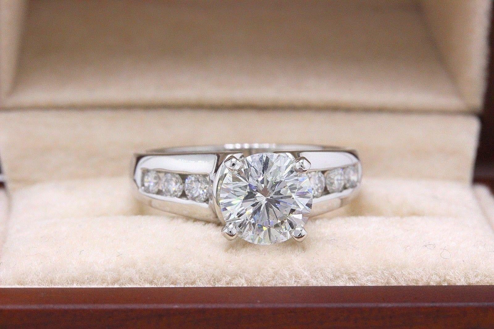 Leo Bridal Diamond Round Brilliant Engagement Ring 2.10 Carat 14 Karat Gold For Sale 2
