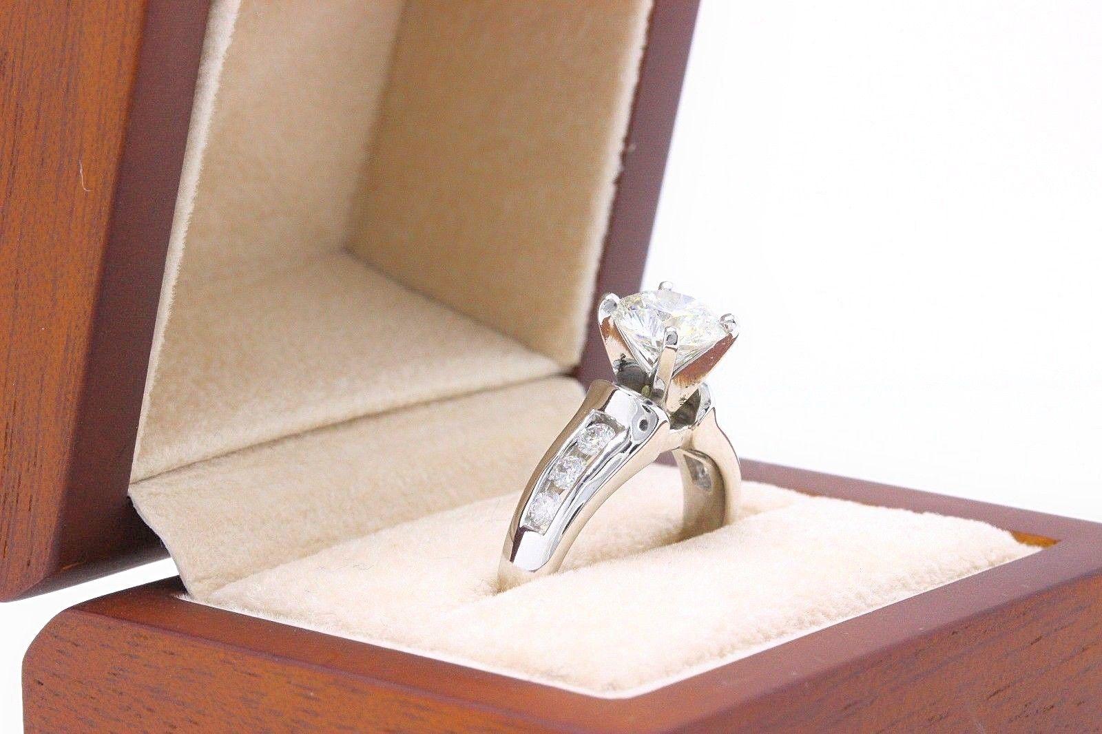 Leo Bague de fiançailles de mariage en or 14 carats avec diamants ronds brillants de 2,10 carats en vente 7