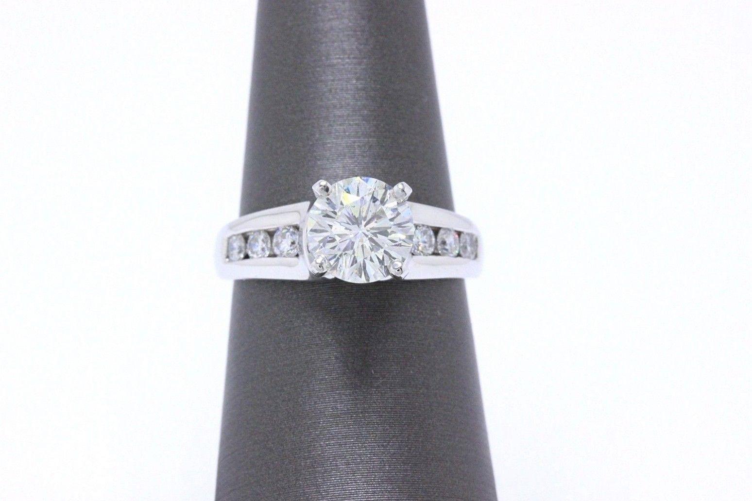 Leo Bague de fiançailles de mariage en or 14 carats avec diamants ronds brillants de 2,10 carats Excellent état - En vente à San Diego, CA