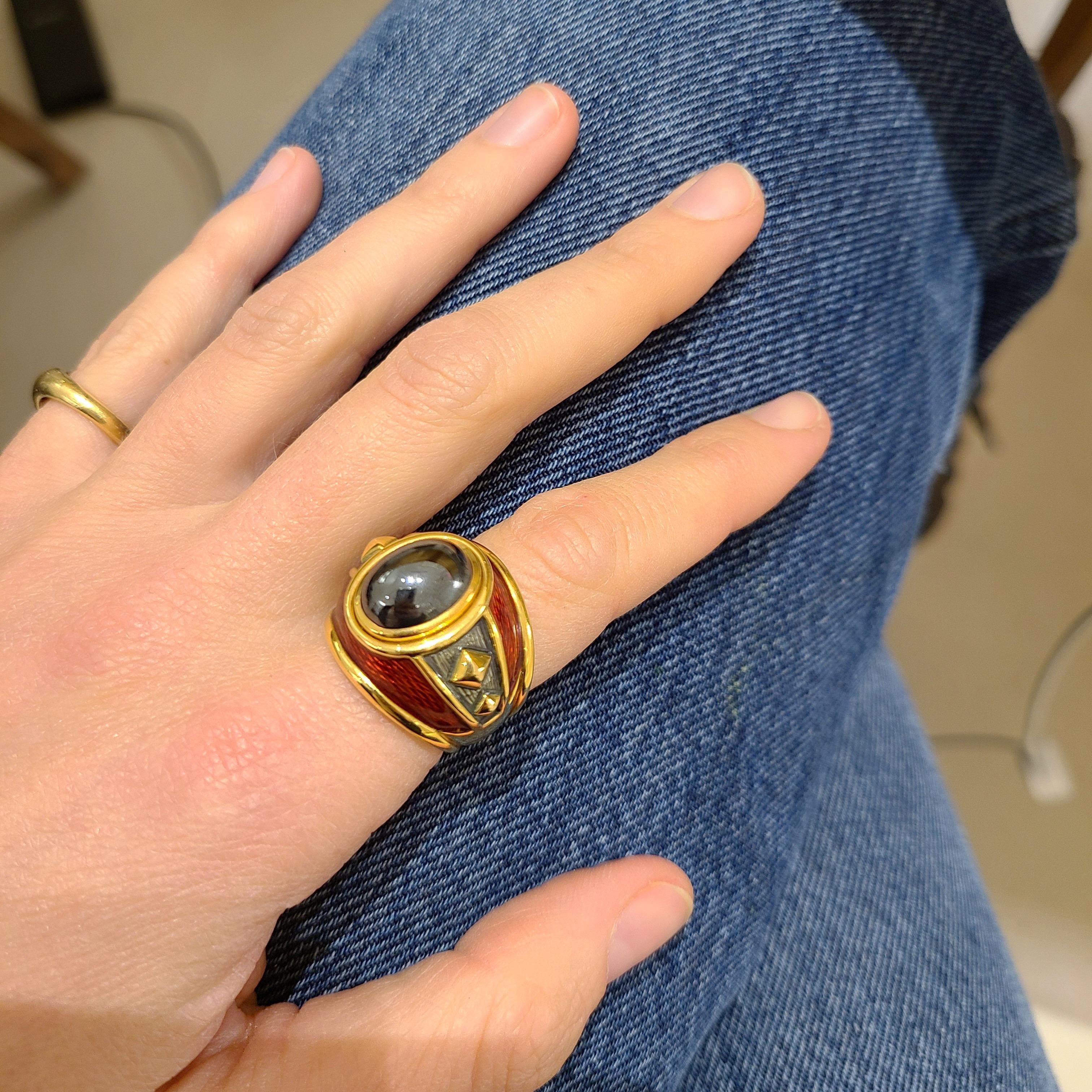 Leo De Vrooman 18 Karat Yellow Gold, Cabochon Hematite and Red Enamel Ring In New Condition For Sale In New York, NY