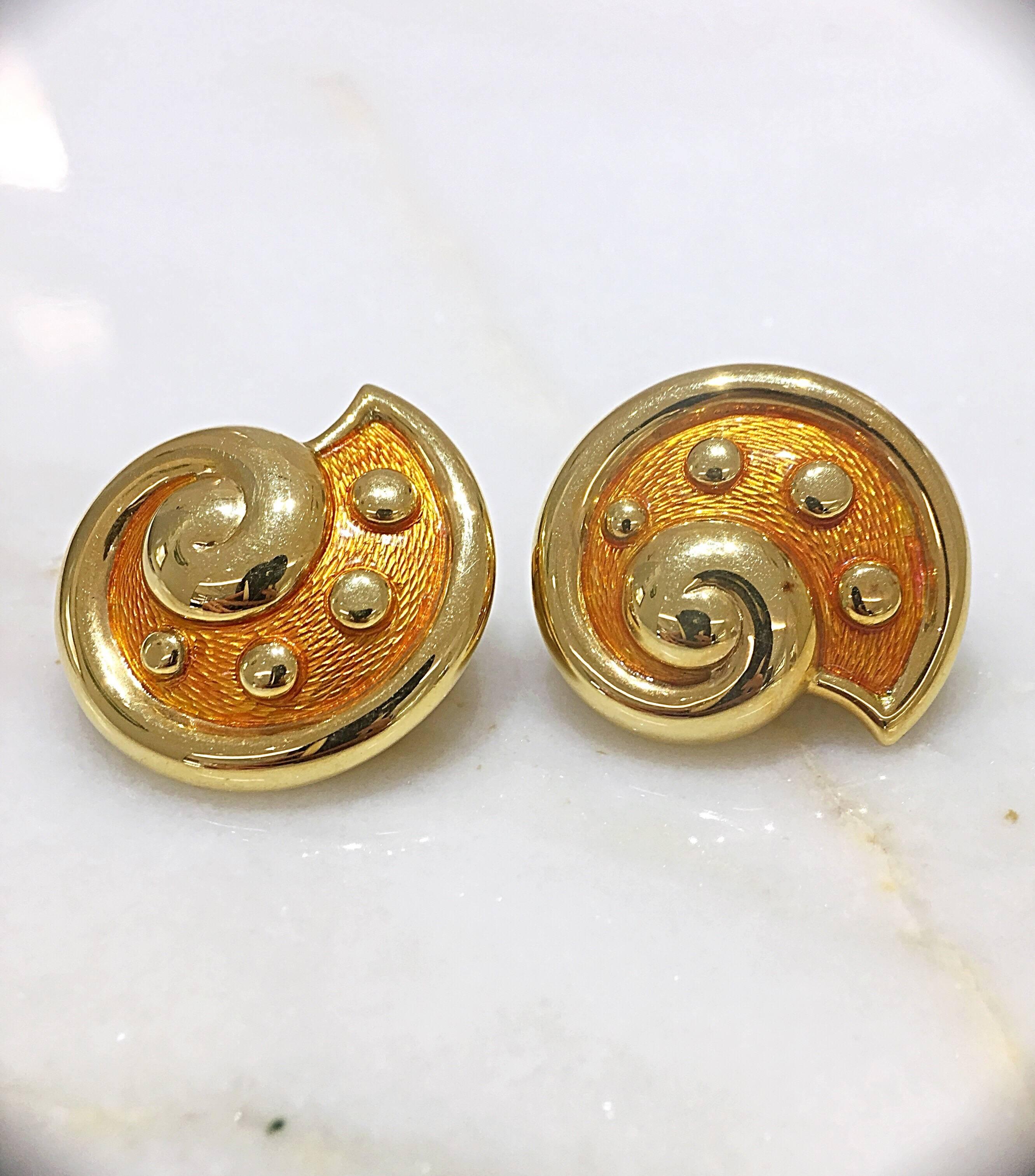 Leo de Vroomen 18 Karat Yellow Gold and Peach Enamel Clip-On Earrings In New Condition For Sale In New York, NY