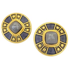 Pendientes Leo de Vroomen de oro amarillo de 18 quilates con hematites y esmalte