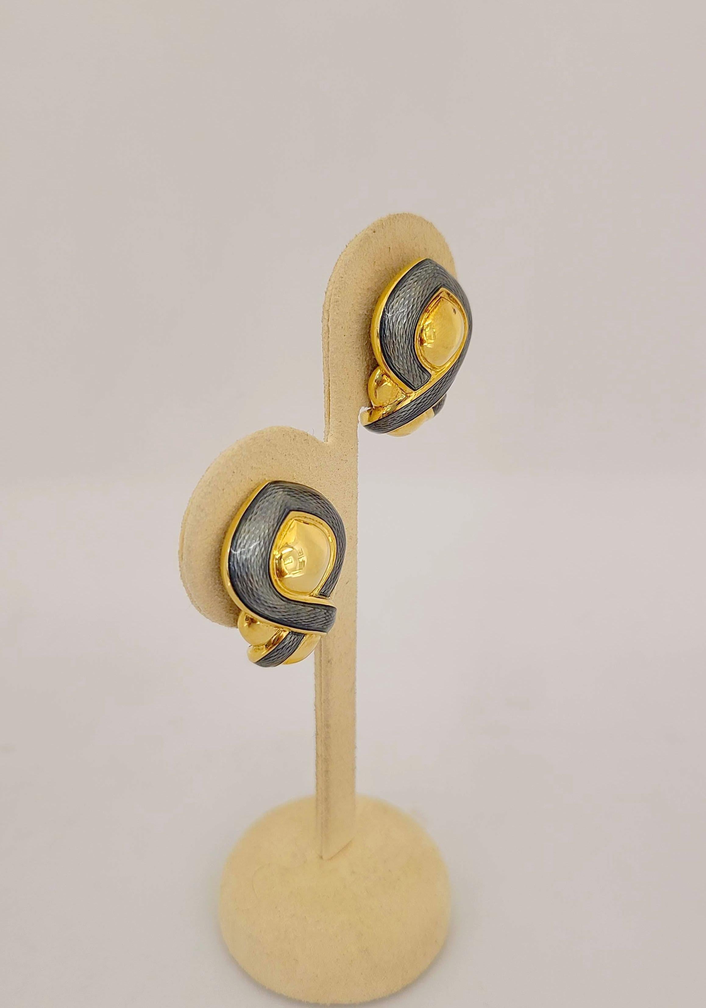 Contemporary Leo De Vroomen 18 Karat Yellow Gold and Guilloche Grey Enamel Earrings For Sale