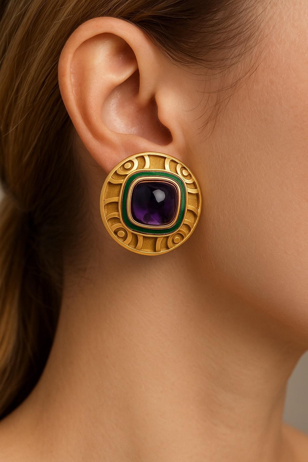 Leo de Vroomen 18K Yellow Gold Amethyst and Green Enamel Clip-On Earrings For Sale 1