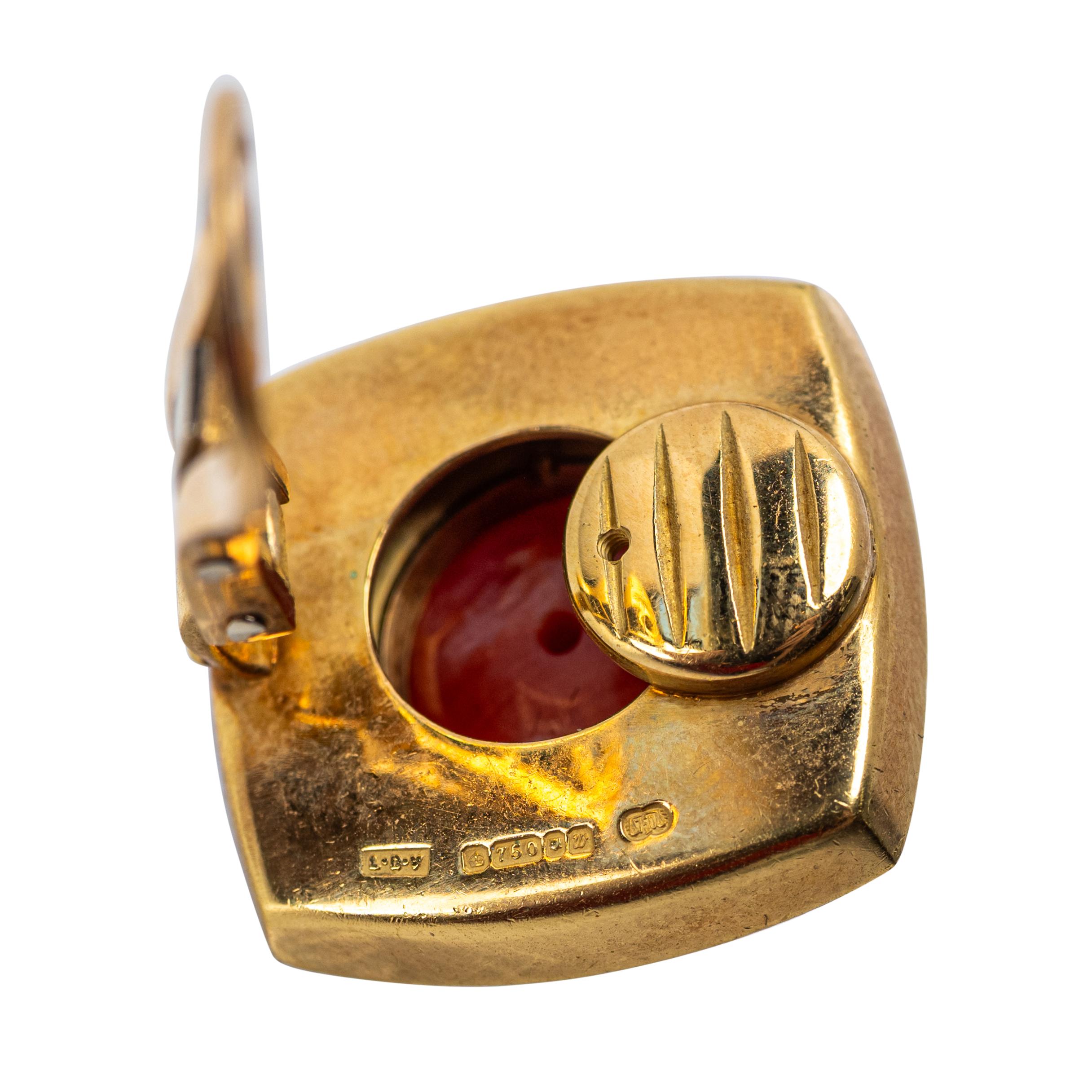 Taglio a sfera Leo de Vroomen, fermaglio per orecchie in oro giallo 18 carati, corallo e smalto verde in vendita