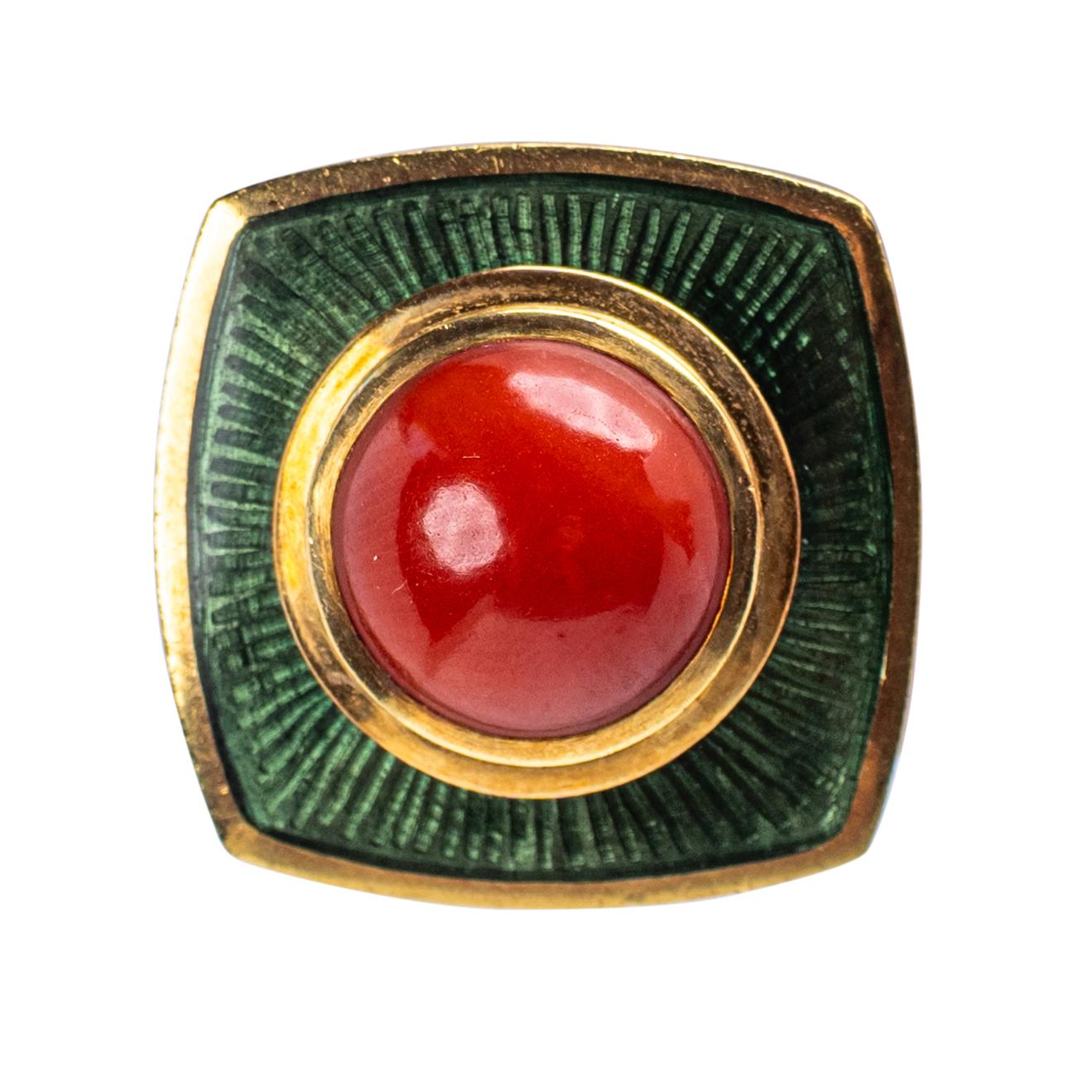 Leo de Vroomen, fermaglio per orecchie in oro giallo 18 carati, corallo e smalto verde In condizioni buone in vendita a Palm Beach, FL