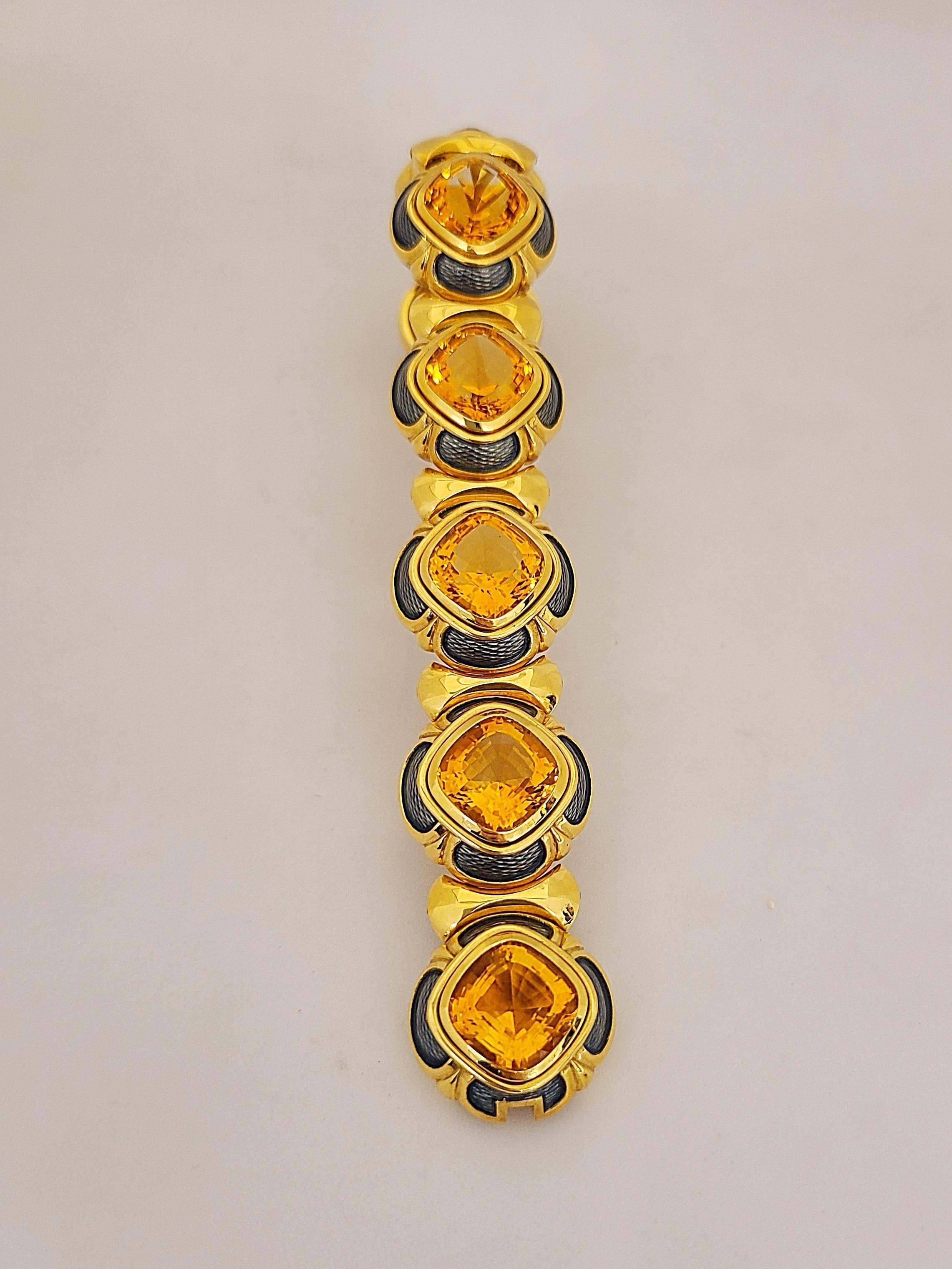 18KT Gelbgold, 60,65 Karat von De Vroomen Armband aus Citrin und Emaille im Kissenschliff im Zustand „Neu“ im Angebot in New York, NY