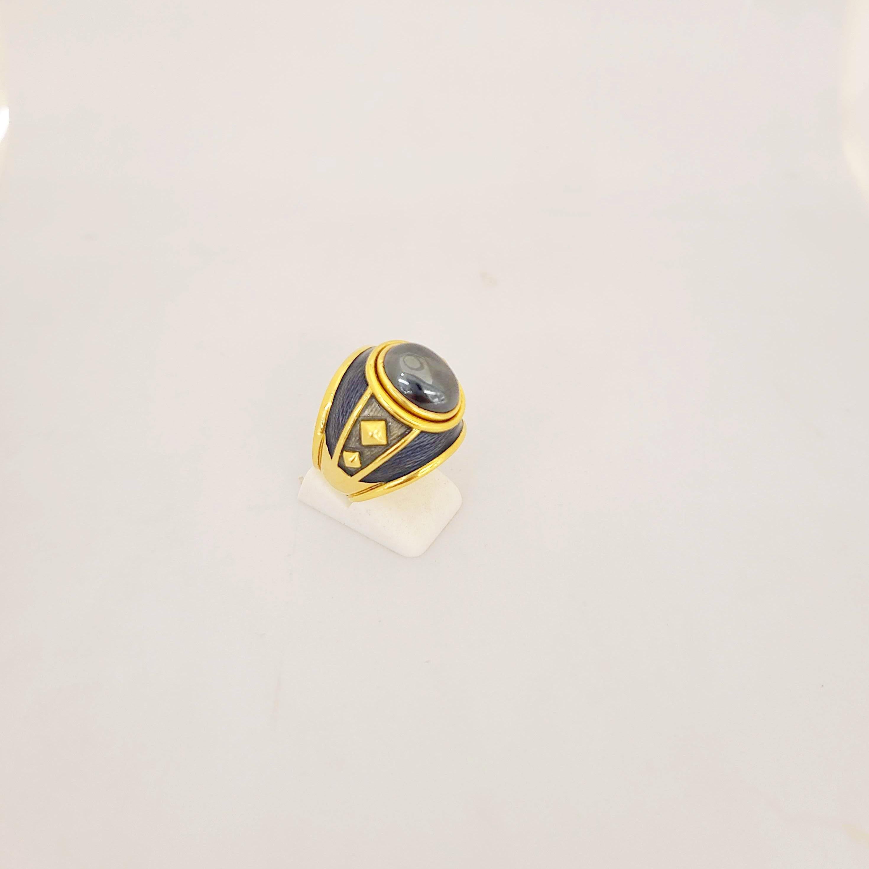 Leo De Vroomen 18 Karat Yellow Gold, Cabochon Hematite and Enamel Ring In New Condition For Sale In New York, NY