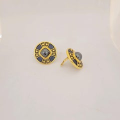 Ohrringe von Leo de Vroomen aus 18 Karat Gelbgold mit Hämatit und Emaille