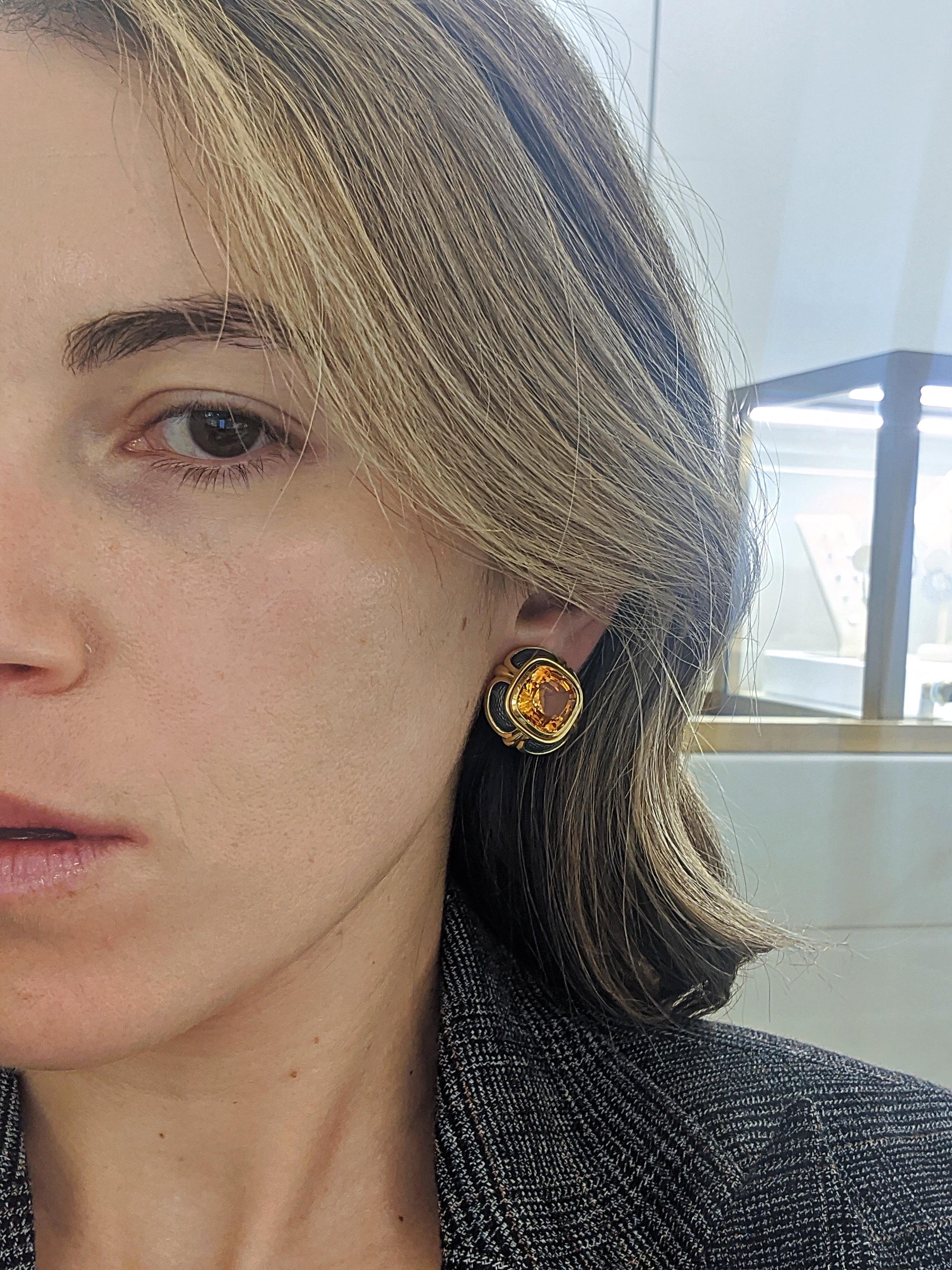 Started in 1967 by Leo and Ginnie de Vroomen the company is known for bold and innovative designs. Distinctive from the start, the renowned company is simply known as de Vroomen.
These 18 karat yellow gold earrings are the perfect example of de