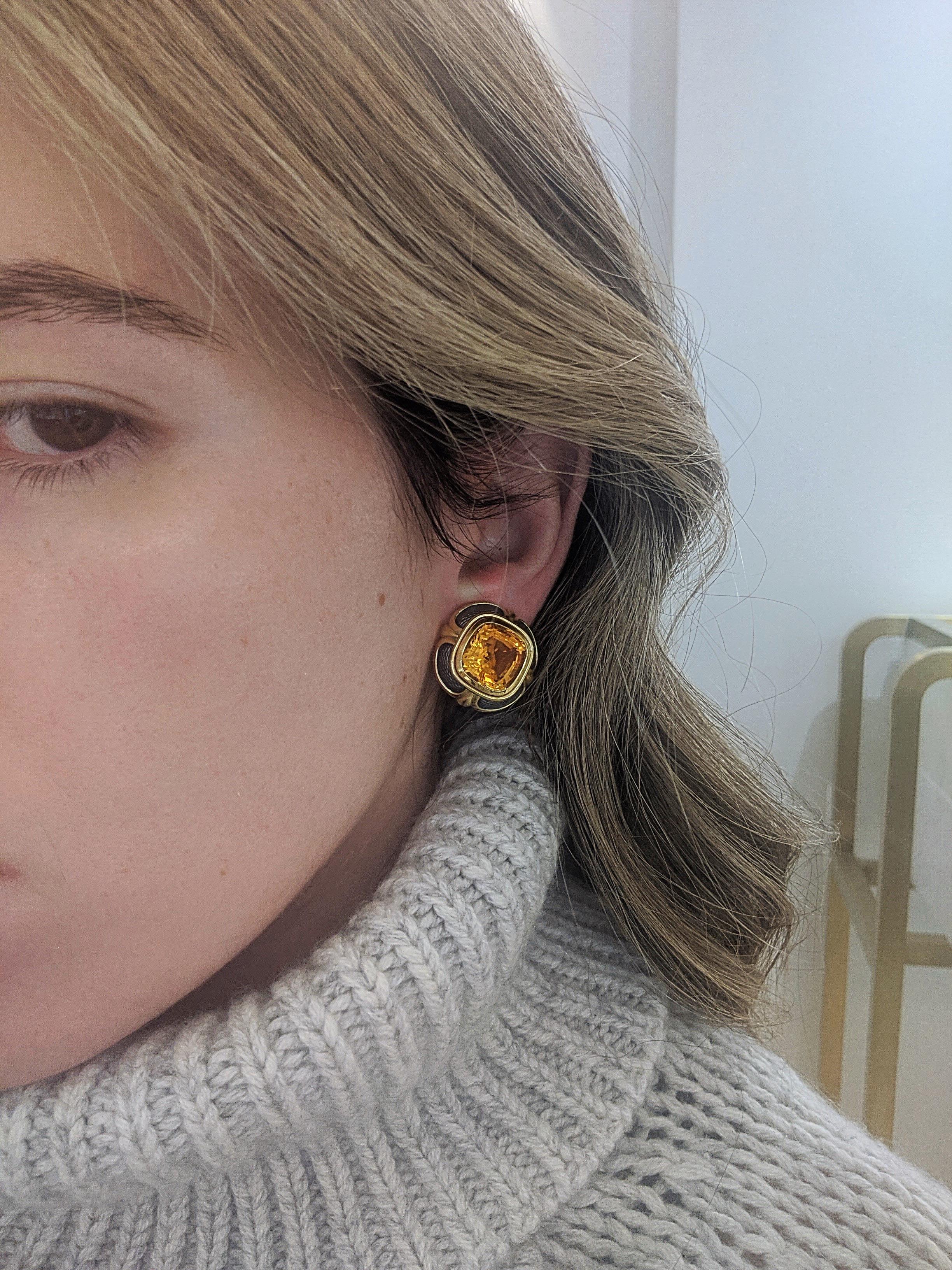 Leo de Vroomen 18 Karat Yellow Gold Enamel Earrings with 17.70 Carat Citrine In New Condition For Sale In New York, NY