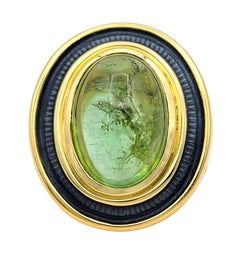 Anello cocktail con tormalina verde ovale cabochon di Leo de Vroomen in oro 18 carati