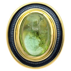Anello cocktail con tormalina verde ovale cabochon di Leo de Vroomen in oro 18 carati