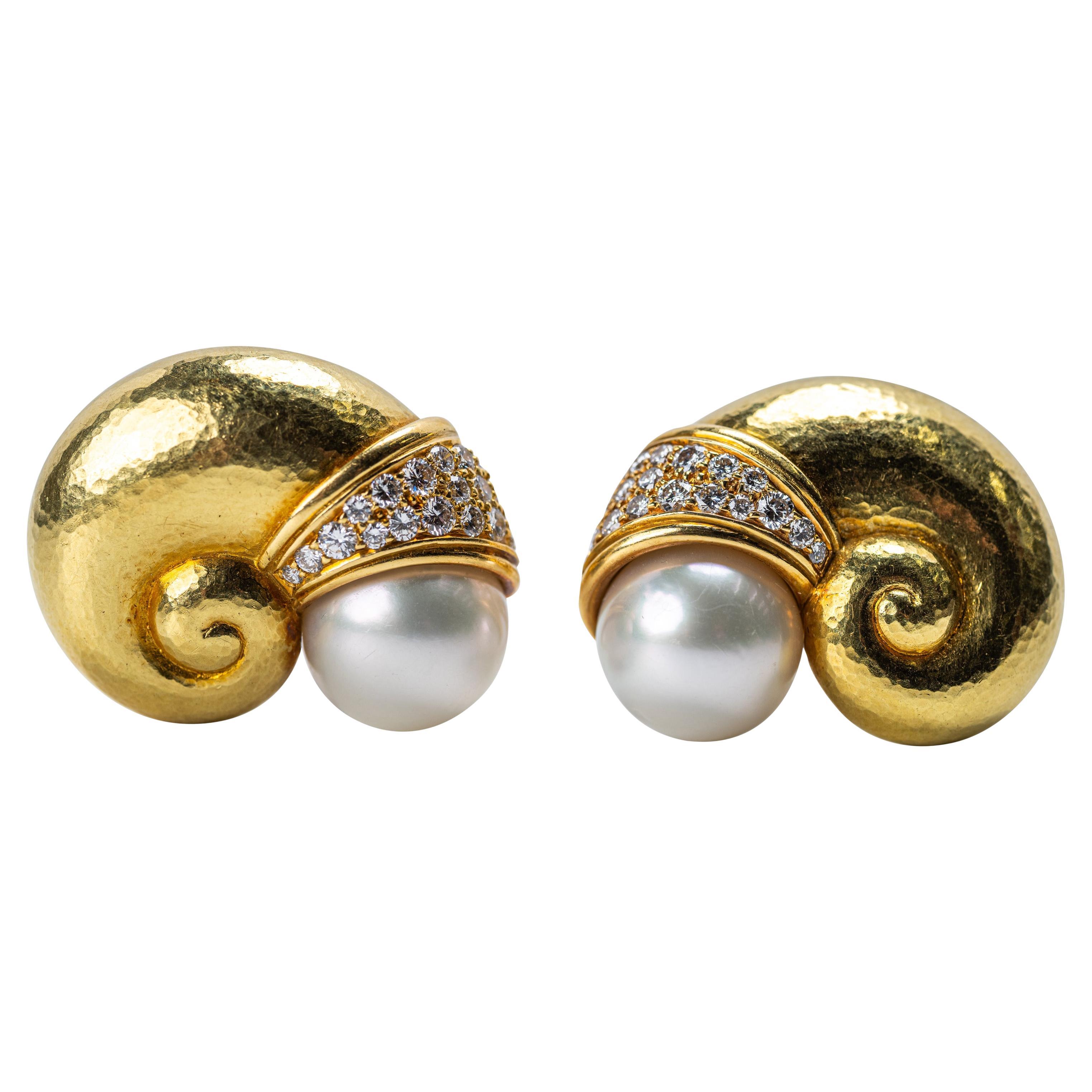 Leo de Vroomen, Paire de clips d'oreilles en or 18 carats, perles et diamants
