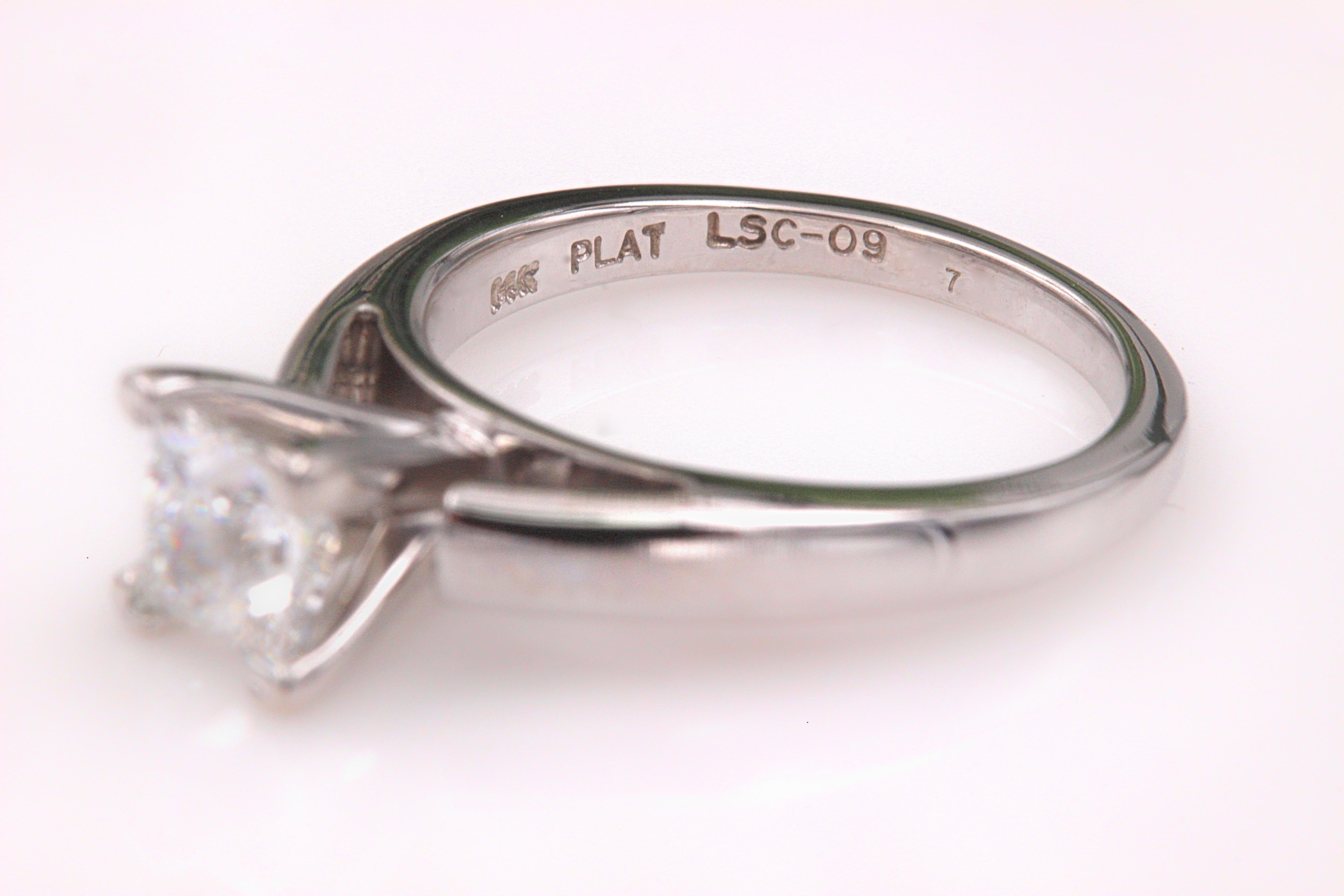 Leo Diamond Engagement Ring Princess 0.73 Carat E VS1 14 Karat Gold Certificates For Sale 4