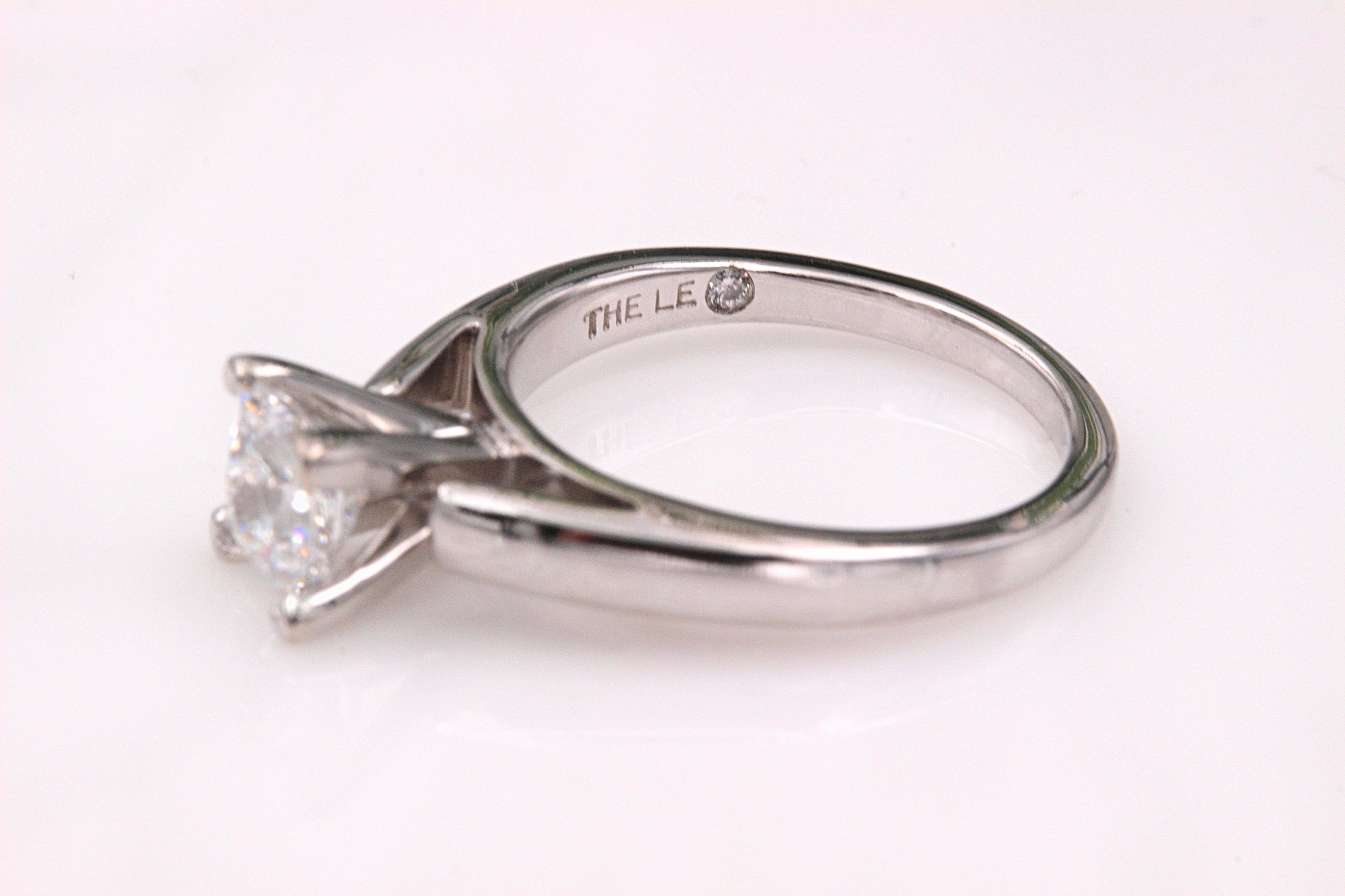Leo Bague de fiançailles princesse avec diamant de 0,73 carat E VS1 et certificats en or 14 carats Excellent état - En vente à San Diego, CA