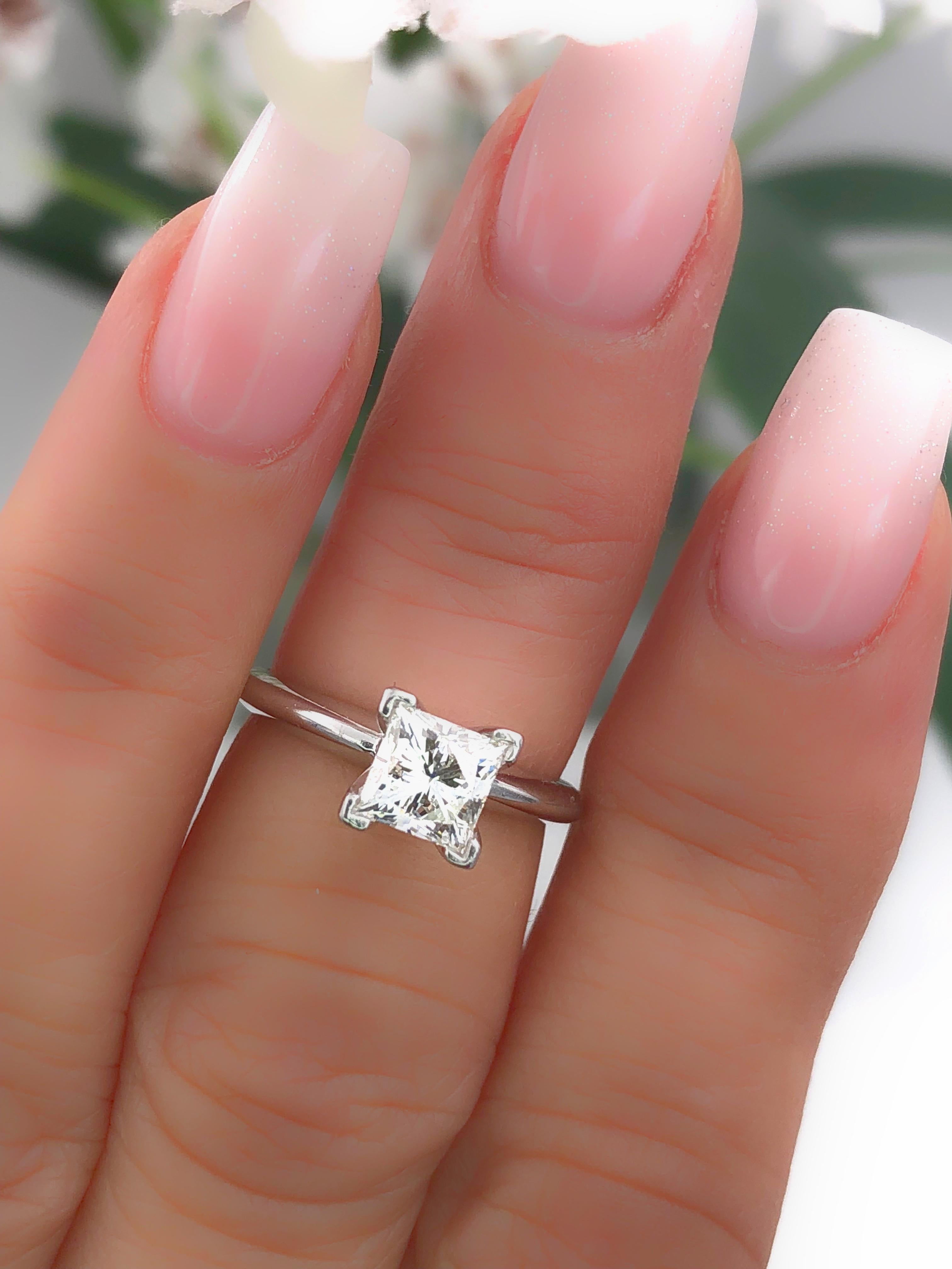 Leo Diamond Engagement Ring Princess 0.95 Carat I VS1 14 Karat Gold Certificates For Sale 2