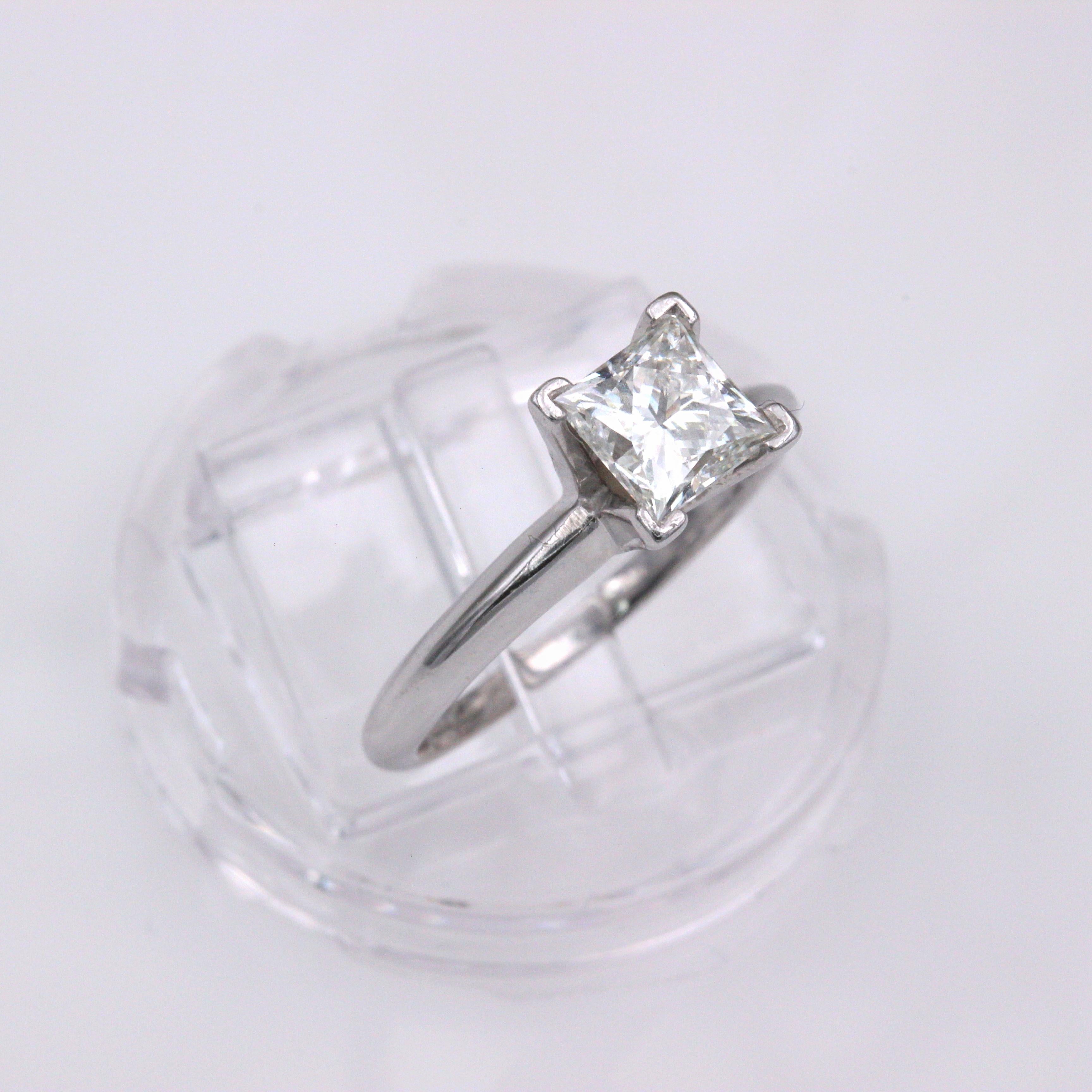 Princess Cut Leo Diamond Engagement Ring Princess 0.95 Carat I VS1 14 Karat Gold Certificates For Sale