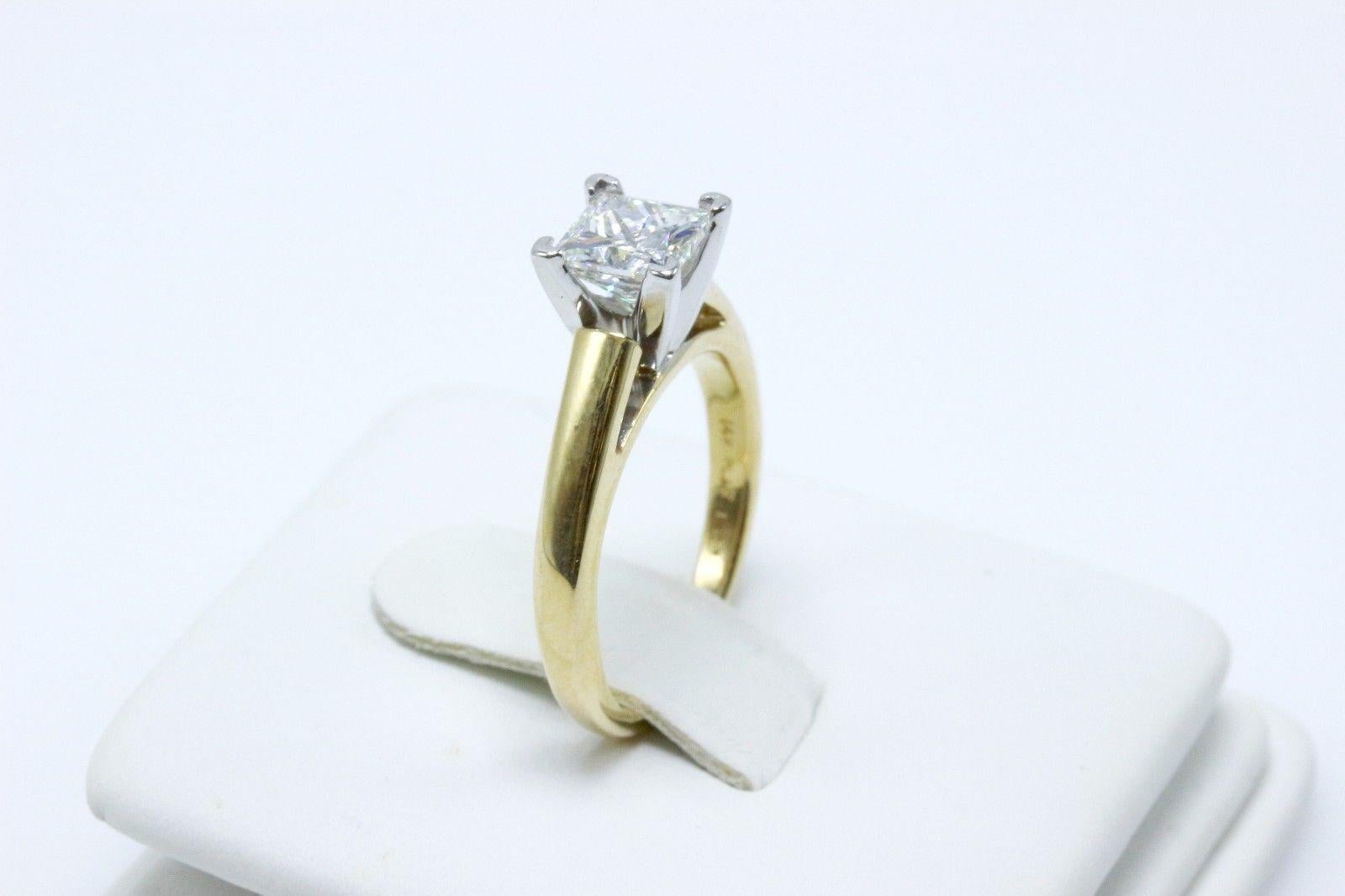 Leo Diamond Engagement Ring Princess Cut 0.97 Carat 14 Karat Yellow Gold In Excellent Condition For Sale In San Diego, CA