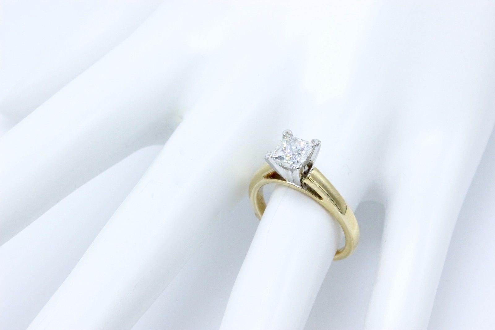 Leo Diamond Engagement Ring Princess Cut 0.97 Carat 14 Karat Yellow Gold For Sale 1