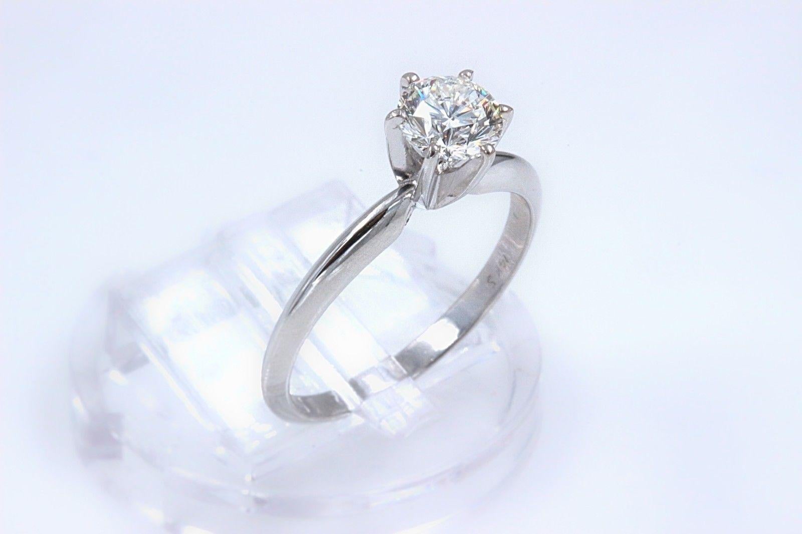 Women's LEO Diamond Engagement Ring Round 0.69 Carat I VS2 14 Karat White Gold For Sale