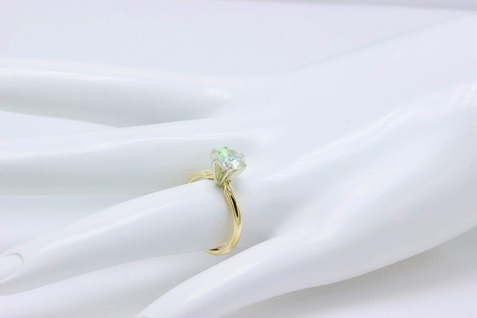 Anillo de compromiso de diamantes Leo redondo de 1,57 quilates I VS2 en oro de 14 quilates Informe IGI en Nuevo estado para la venta en San Diego, CA