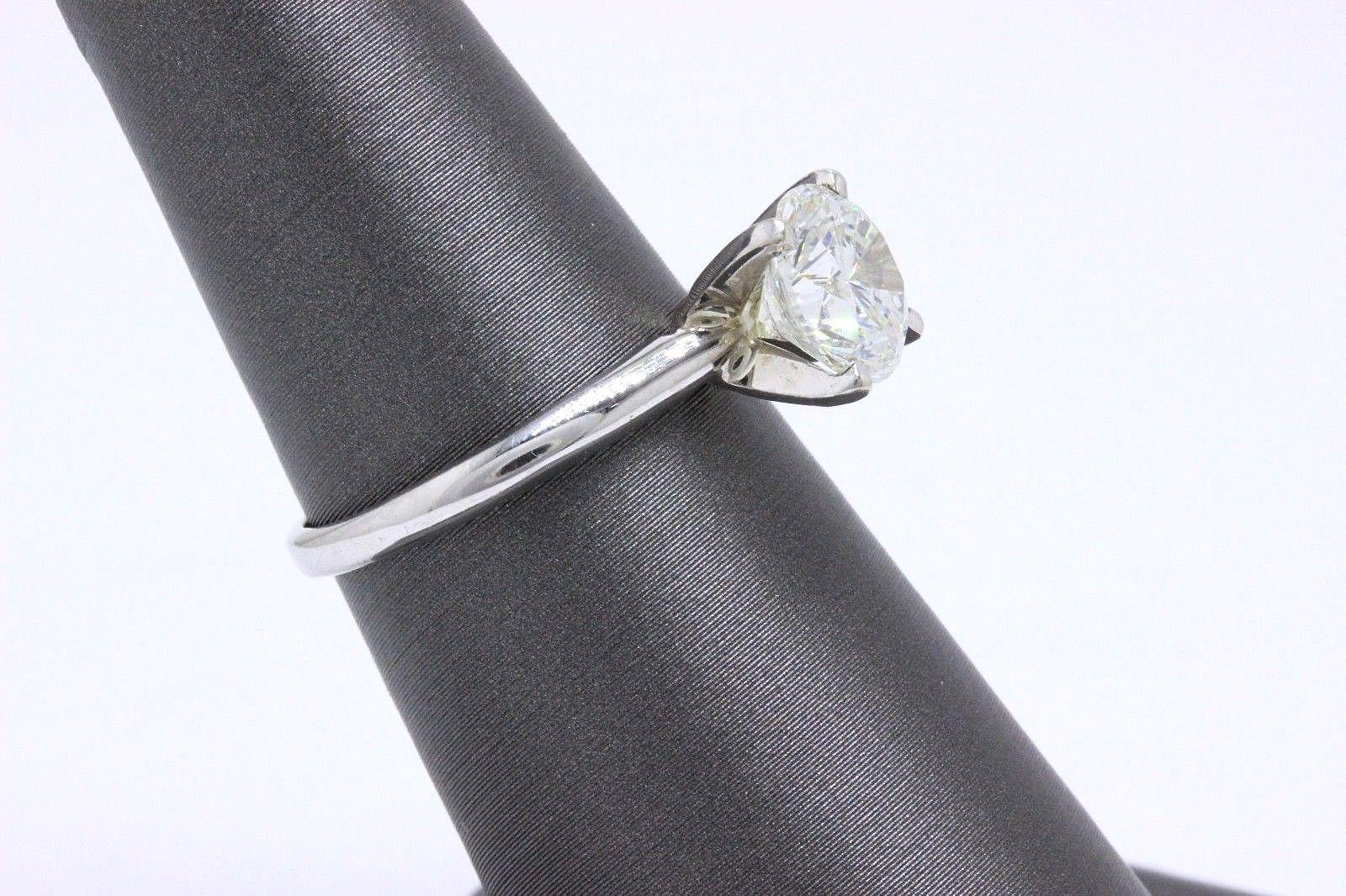 Verlobungsring mit runden Diamanten, 1,97 Karat H SI1 14KT Weißgold mit Papieren im Angebot 1