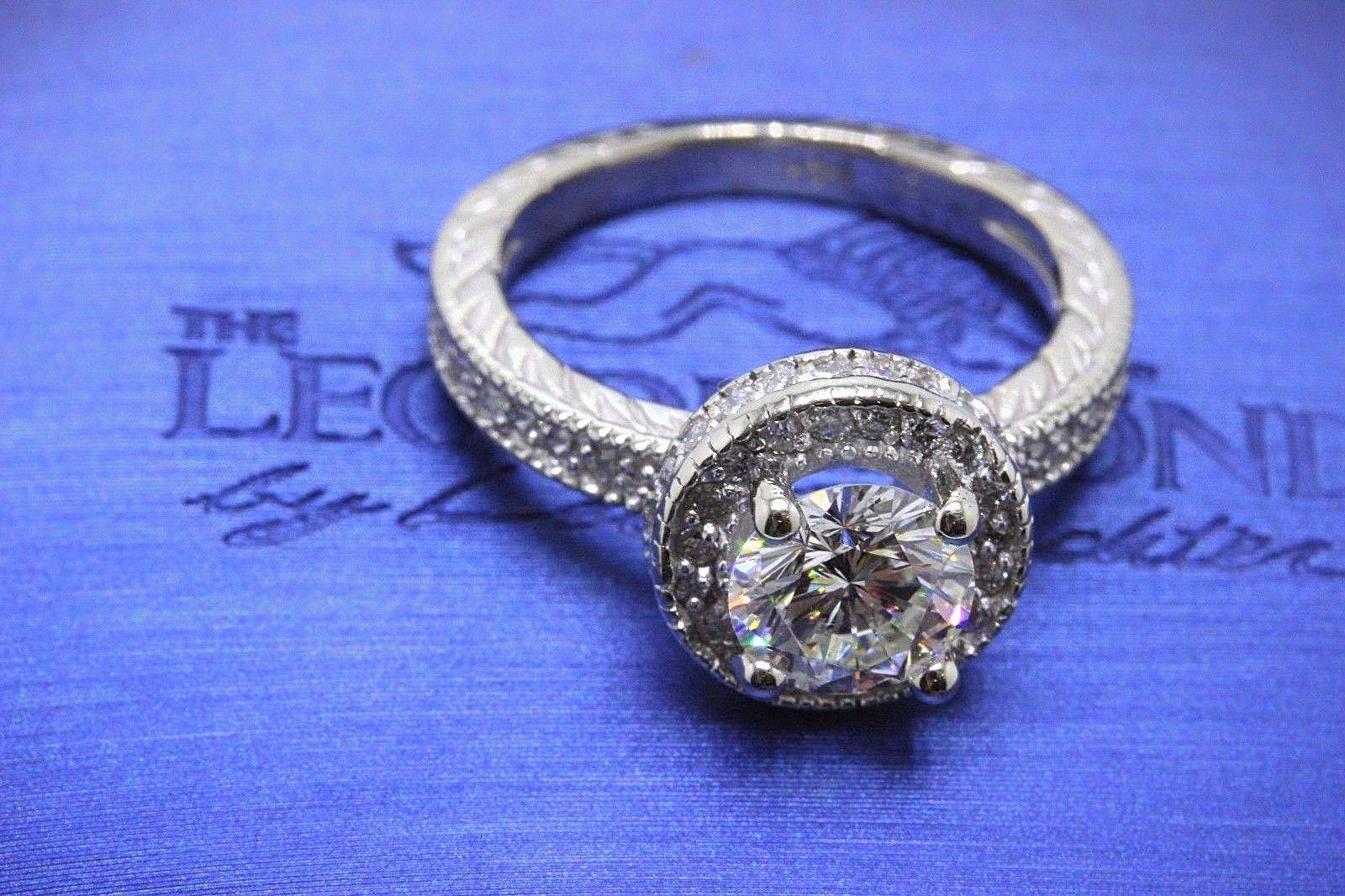 Verlobungsring mit Diamanten im Rundschliff 1,62 TCW 14K Weißgold Halo-Fassung Damen im Angebot