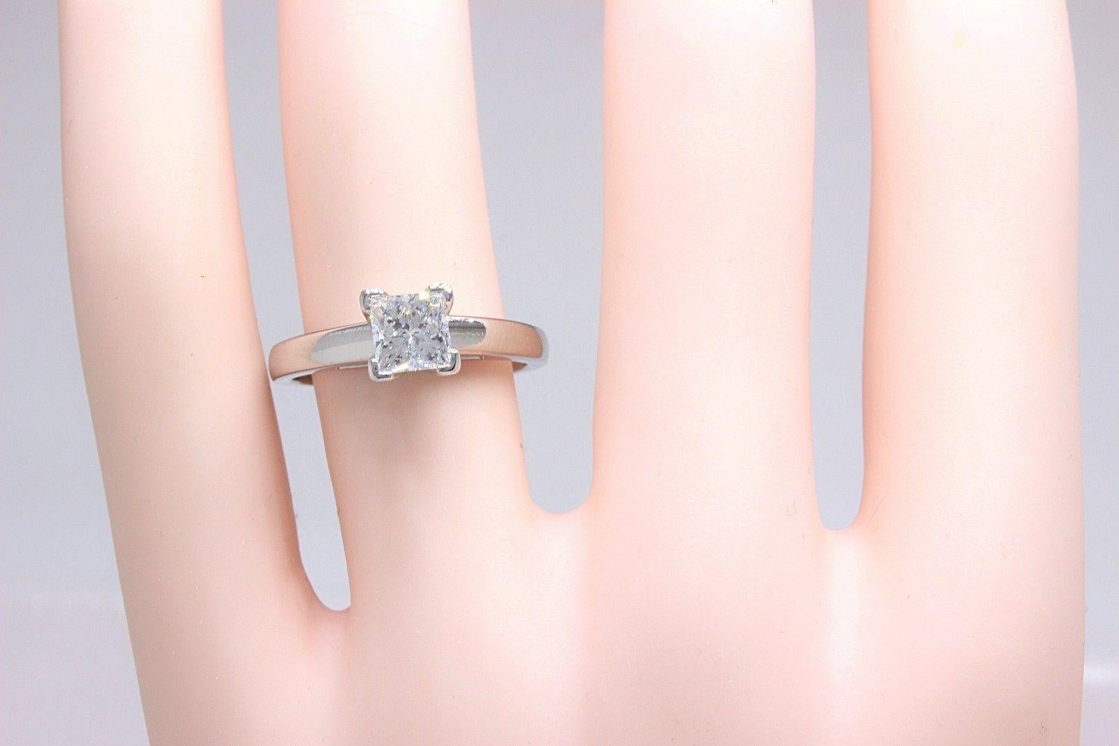 The Diamond Princesse 0.95 Carat H SI1 Solitaire Ring 14 Karat White Gold en vente 4