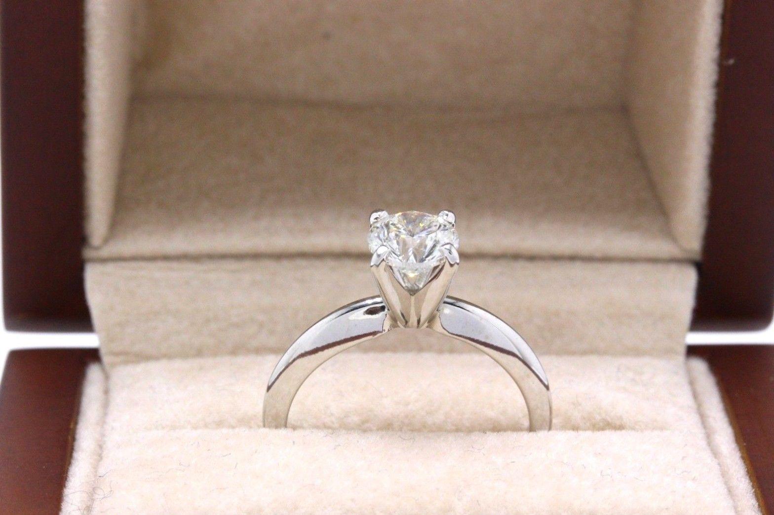 Leo Diamond Solitaire Engagement Ring Round 0.99 Carat H SI1 14 Karat White Gold For Sale 2
