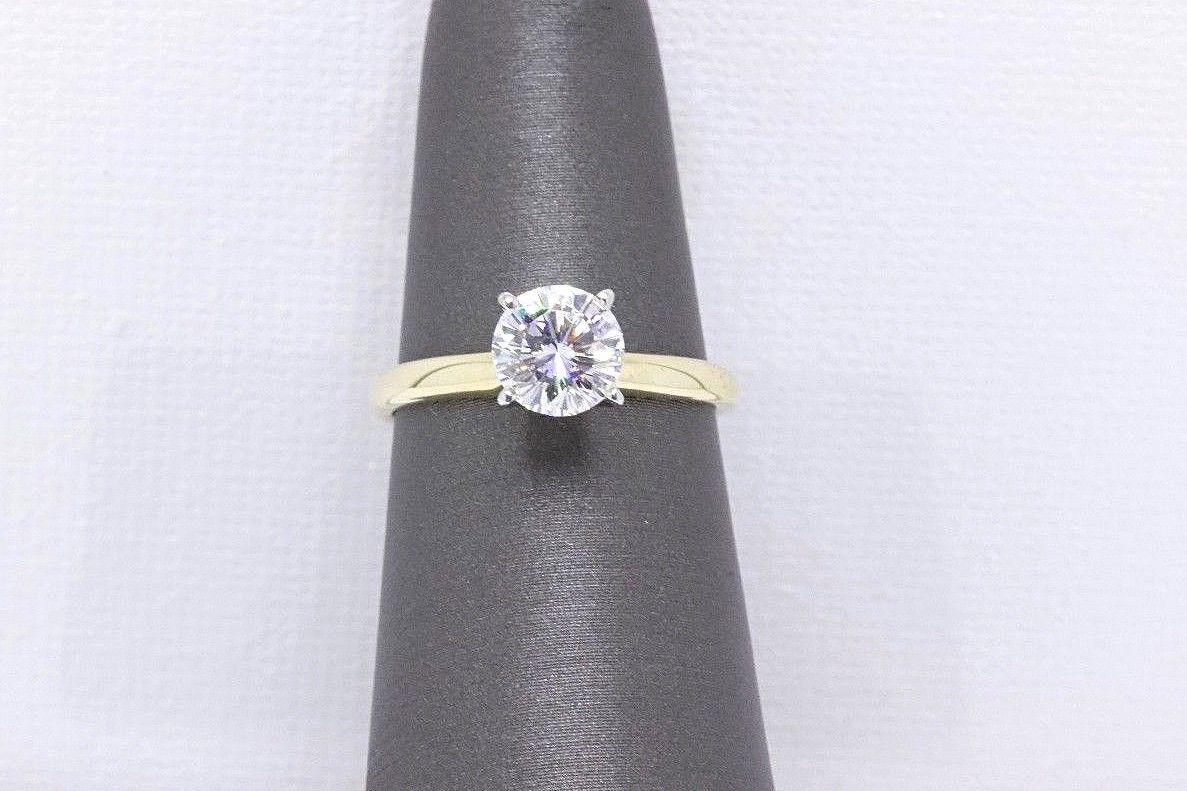 Women's Leo Diamond Solitaire Engagement Ring Round Cut 0.99 CTS H VS2 14K Yellow Gold For Sale