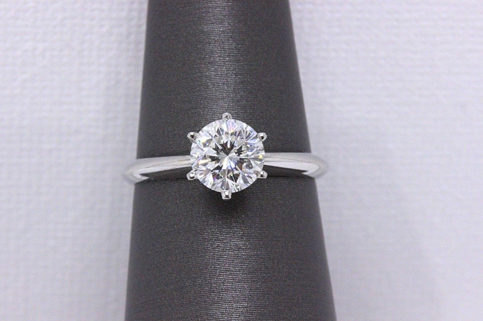 Leo Diamond Solitaire Engagement Ring Round Cut 1.05 CTS H SI1 14K White Gold In Excellent Condition For Sale In San Diego, CA
