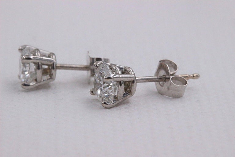 Leo Diamond Stud Earrings Rounds 0.98 Carat FG SI 14 Karat White Gold