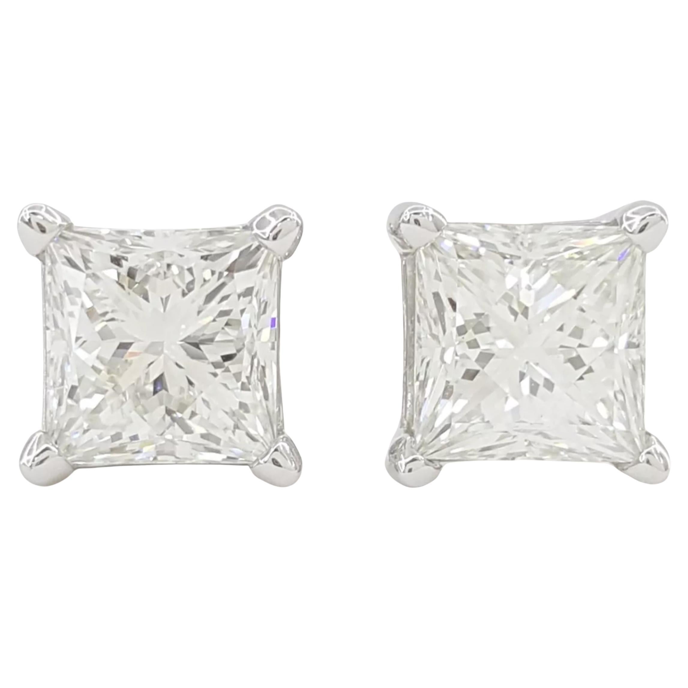 Moderno Leo Diamonds Orecchini con diamante in oro bianco da 1.98 carati in vendita
