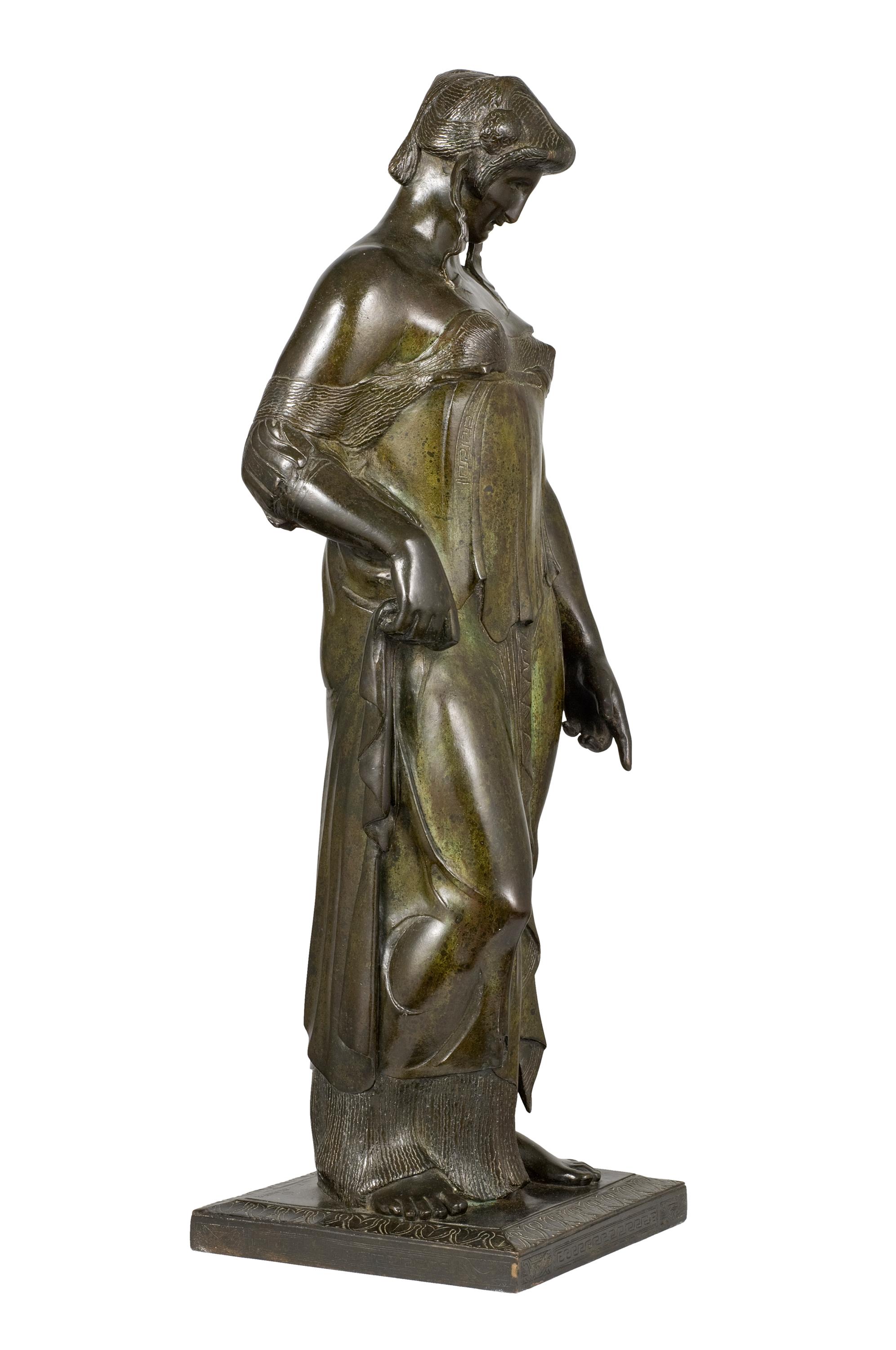 Mujer guerrera - Figurative Sculpture Oro de Leo Friedlander