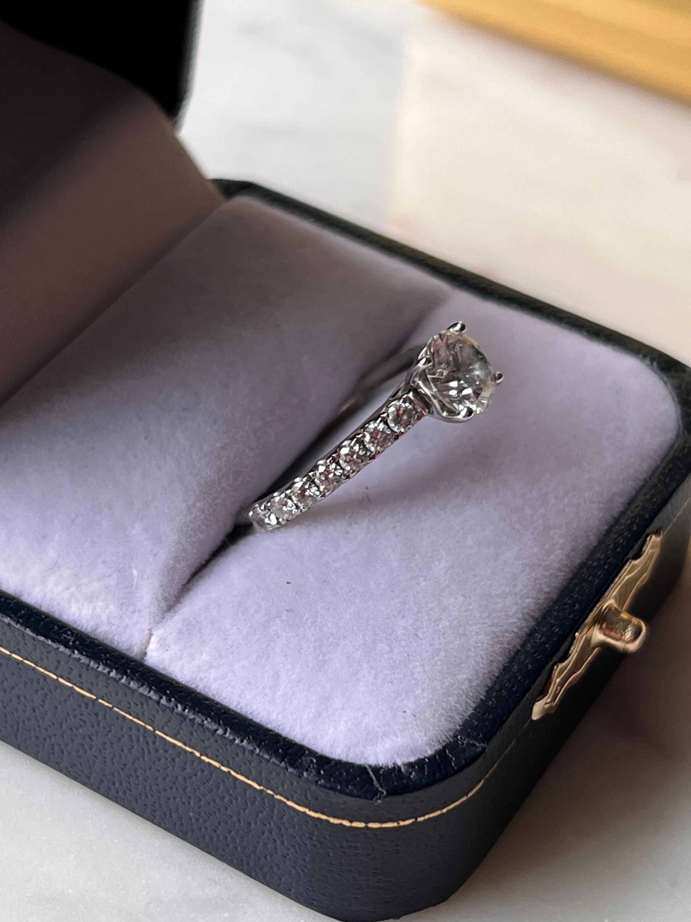 Taglio rotondo Leo GSI Certified 0.98 Carat Round Diamond 14k White Gold Engagement Ring in vendita