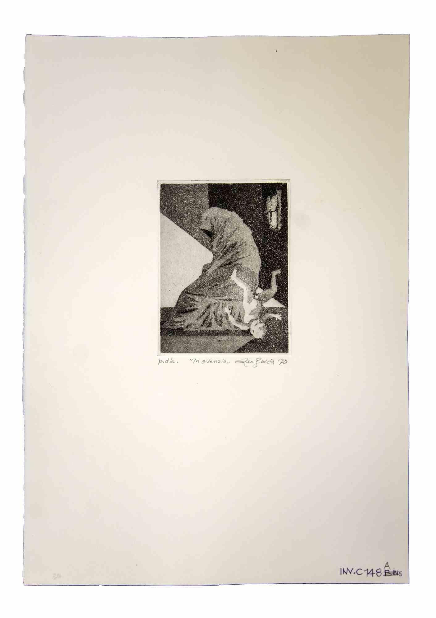 In Silence is an original artwork realized in the 1970s by the Italian Contemporary artist  Leo Guida  (1992 - 2017).

Original etching.

Good conditions.

Hand-signed

Artist's proof.

The artwork is depicted through strong strokes in well-balanced