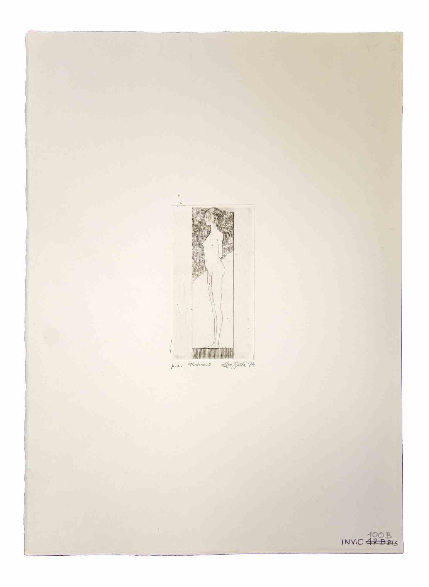 Nudino ist ein Originalkunstwerk, das 1974 von dem italienischen zeitgenössischen Künstler  Leo Guida  (1992 - 2017).

Original-Radierung auf Papier

Rechts unten mit Bleistift handsigniert und datiert.

Probedruck des Künstlers, links unten. Unten