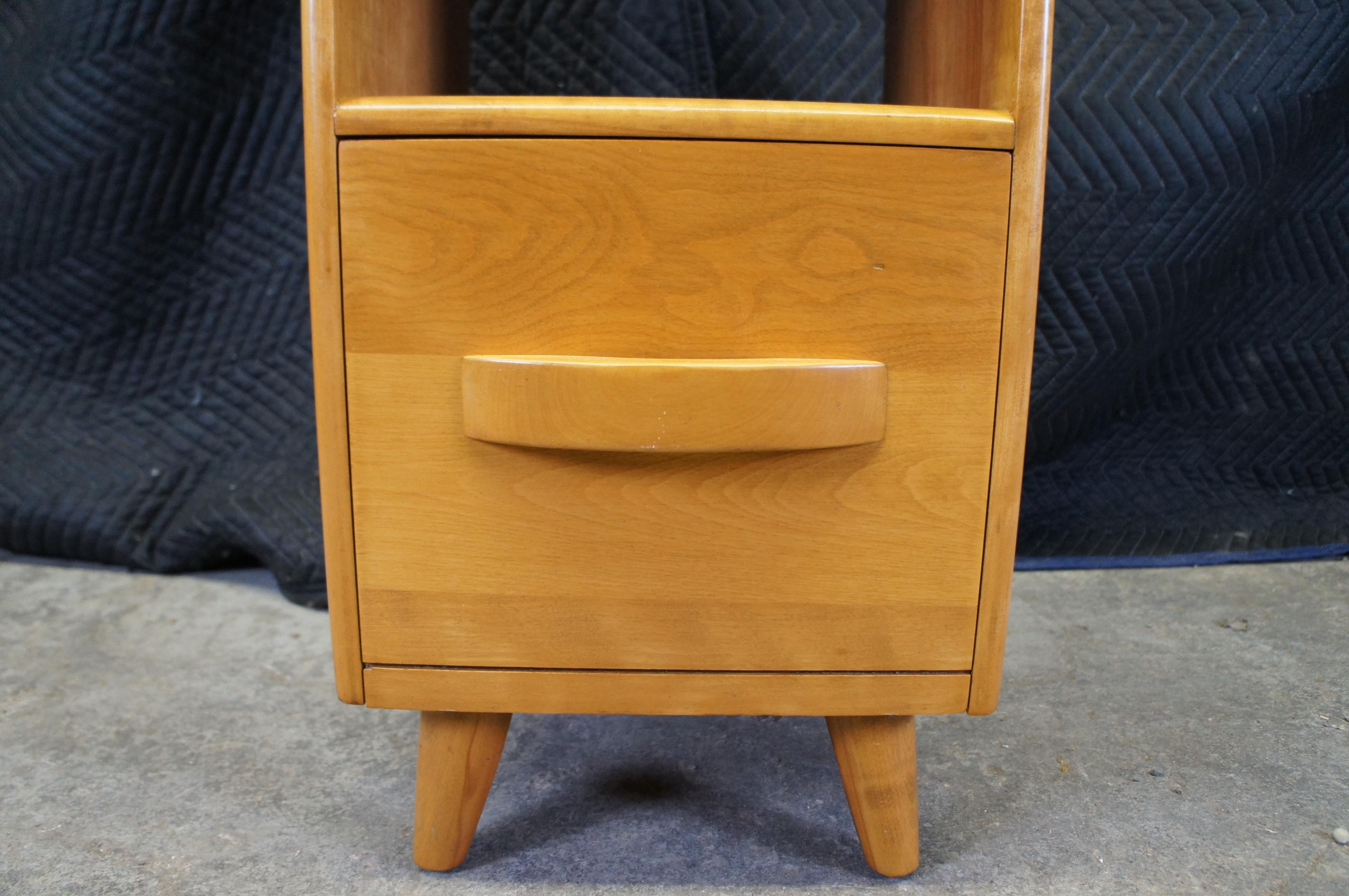 Mid-20th Century Leo Jiranek Heywood Wakefield MCM Maple Nightstand Accent Table 26