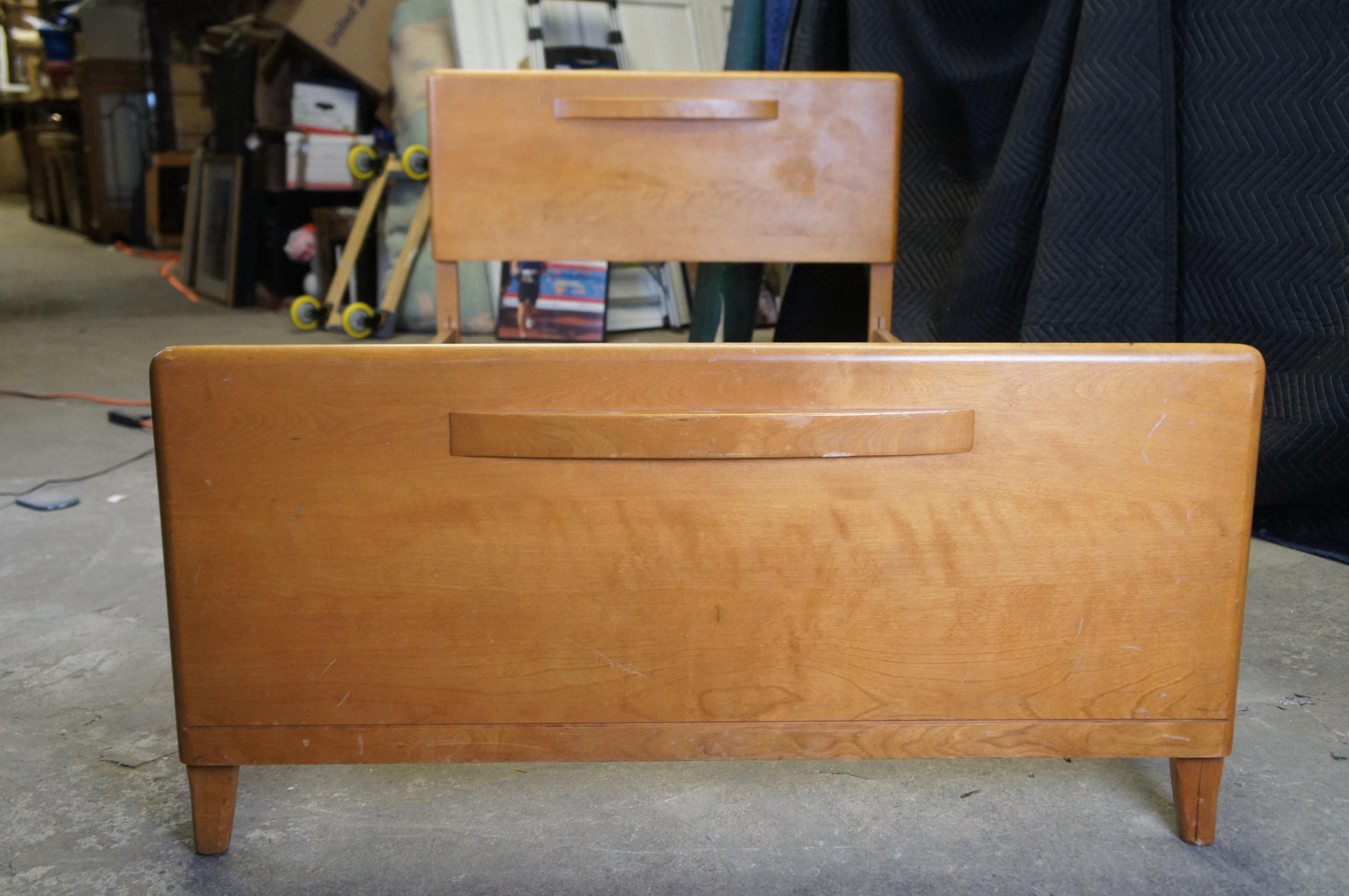 Leo Jiranek Heywood Wakefield Mid Century Modern Maple Twin Bed Frame In Fair Condition In Dayton, OH