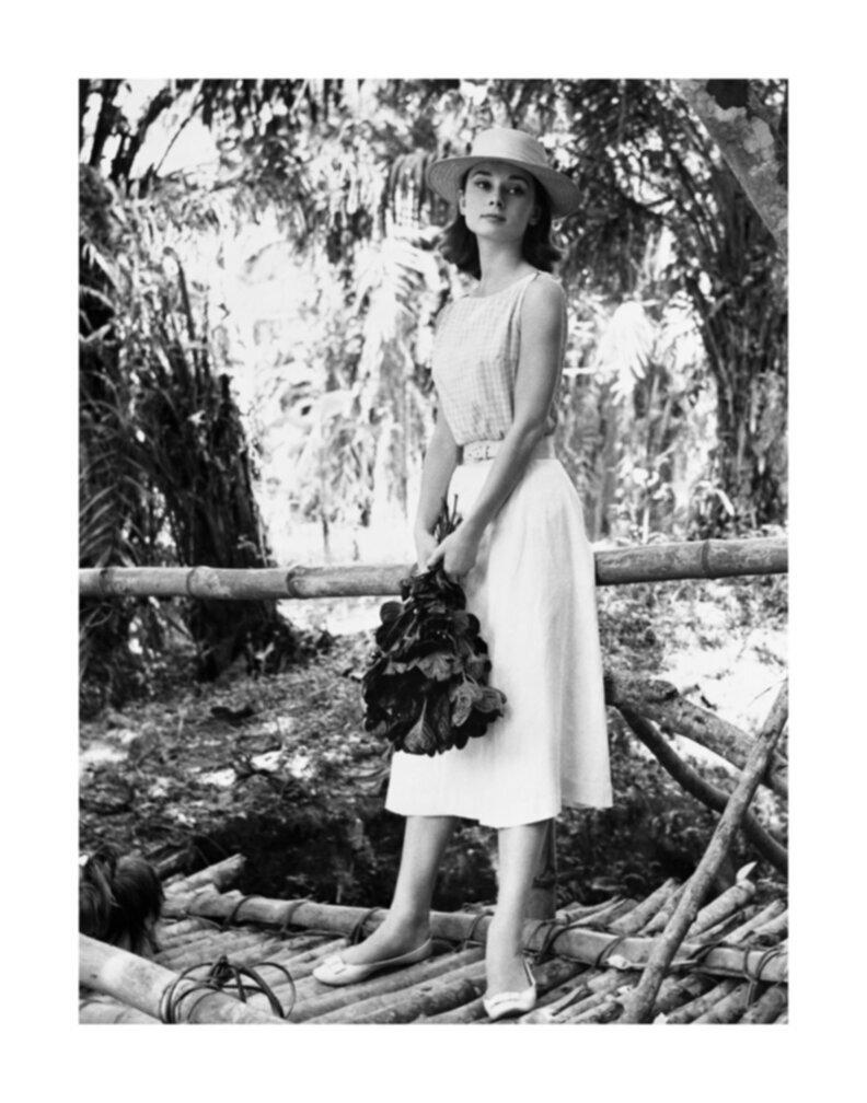 Leo L. Fuchs Black and White Photograph – Audrey Hepburn „Die Geschichte der Nun“