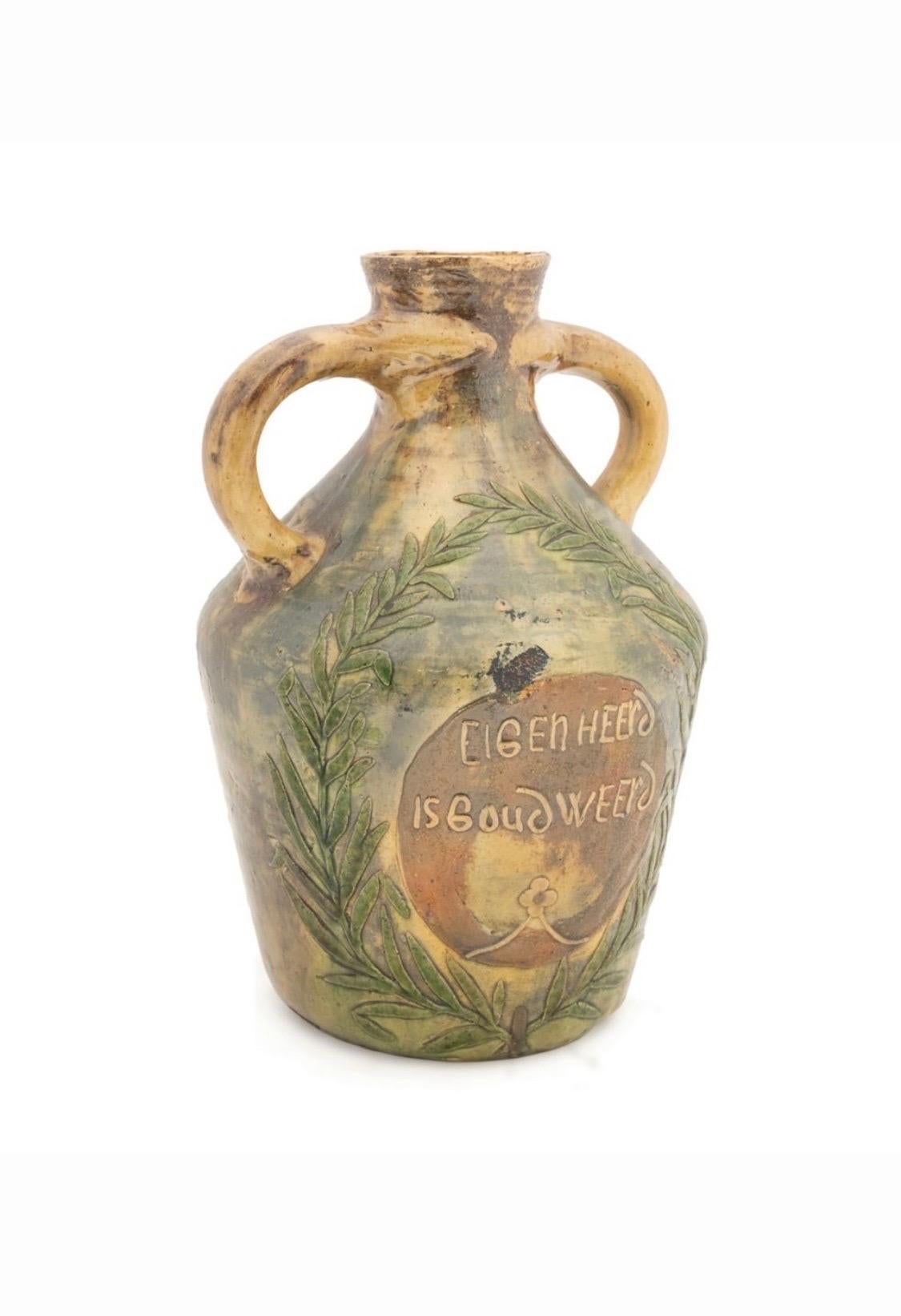 Leo Maes-Vereenooghe Flämische Vase mit doppeltem Griff aus polychromer Keramik Signiert im Angebot
