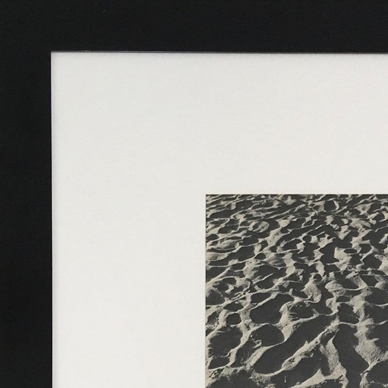 Des photographies en noir et blanc qui révèlent les différentes facettes et recherches esthétiques du légendaire photographe colombien, reconnu comme le créateur d'images mémorables réalistes, abstraites et avant-gardistes. Ils ont fait de Leo Matiz