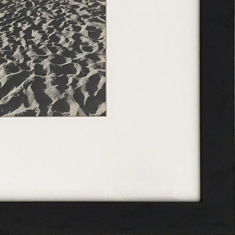 Des photographies en noir et blanc qui révèlent les différentes facettes et recherches esthétiques du légendaire photographe colombien, reconnu comme le créateur d'images mémorables réalistes, abstraites et avant-gardistes. Ils ont fait de Leo Matiz