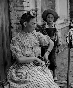 Frida and the textile seller, Coyoacan, 1941. Portrait