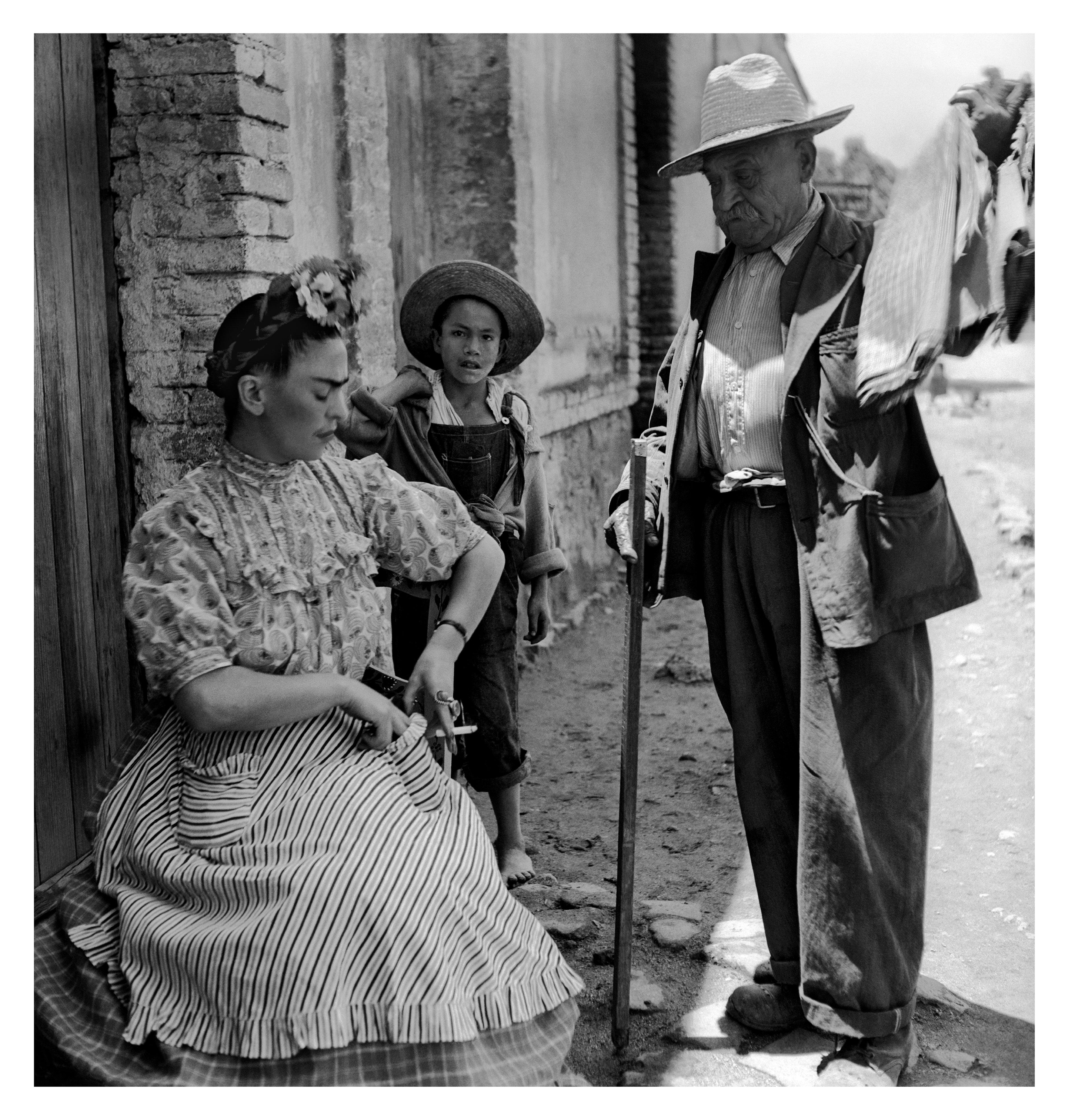 Frida und der Textilverkäufer, Coyoacan, 1941. Porträt
