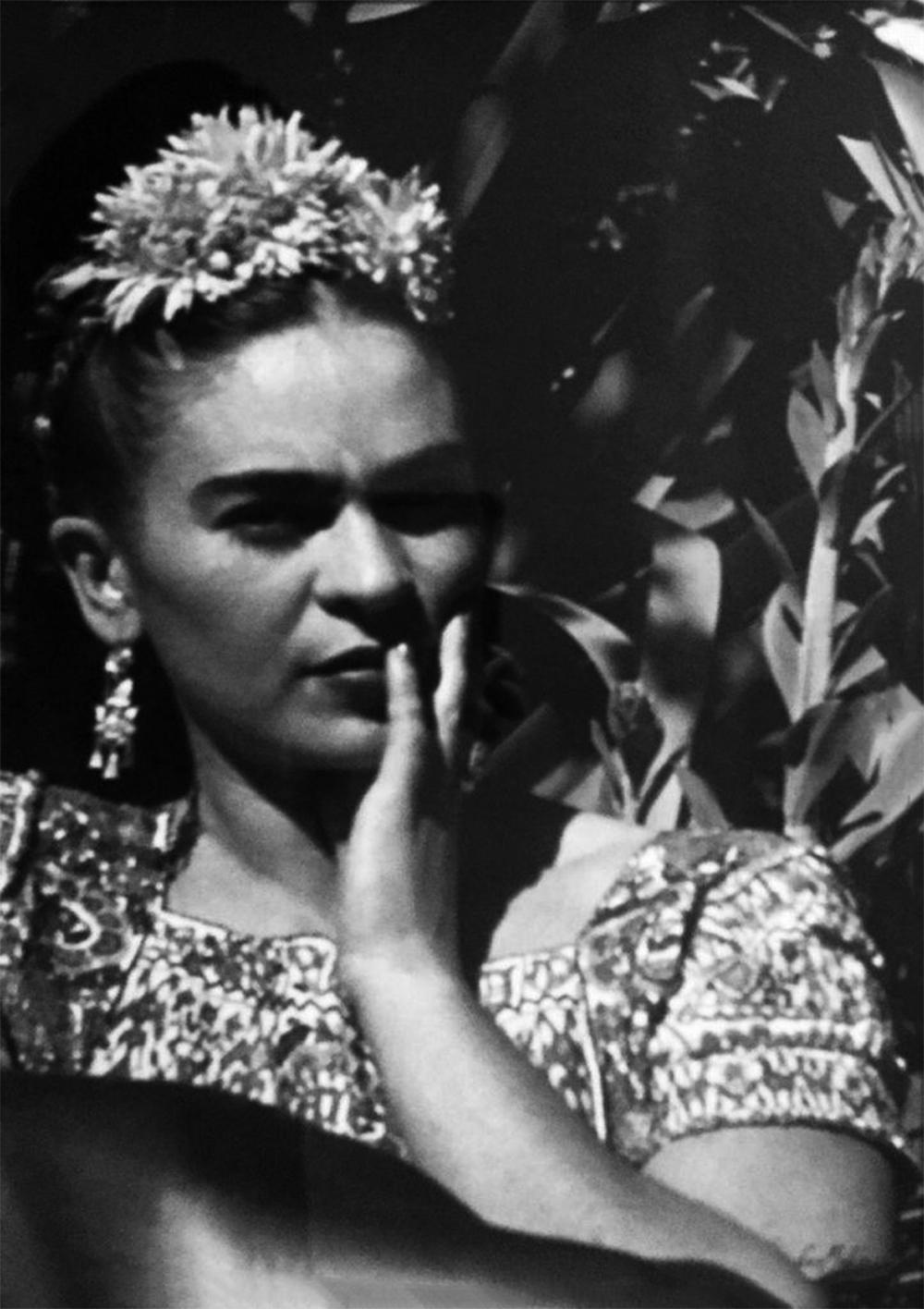 Frida Kahlo en  el jardín xochimilco, México. Framed - Other Art Style Photograph by Leo Matiz